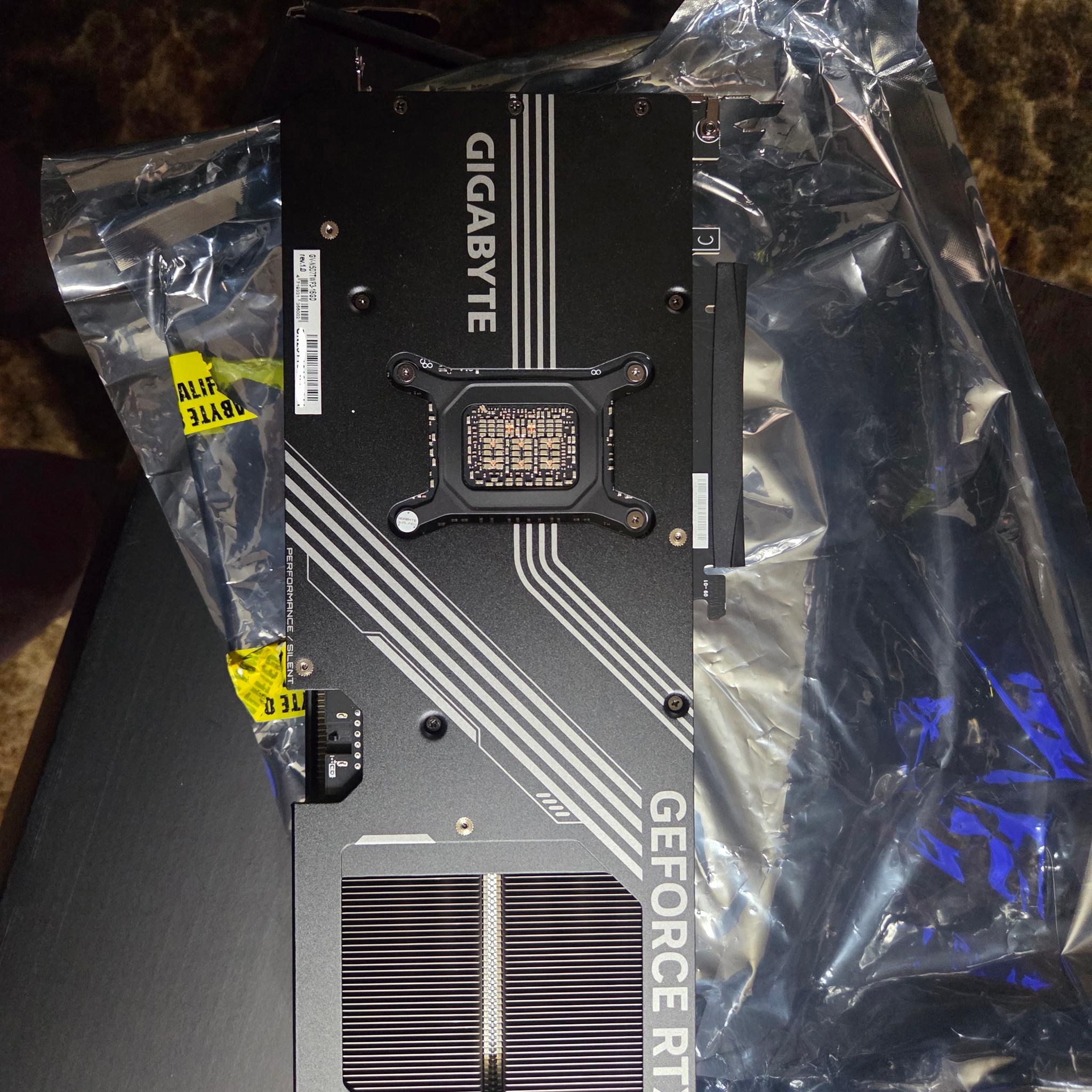Gigabyte GeForce RTX 5070 Ti WINDFORCE SFF 16G