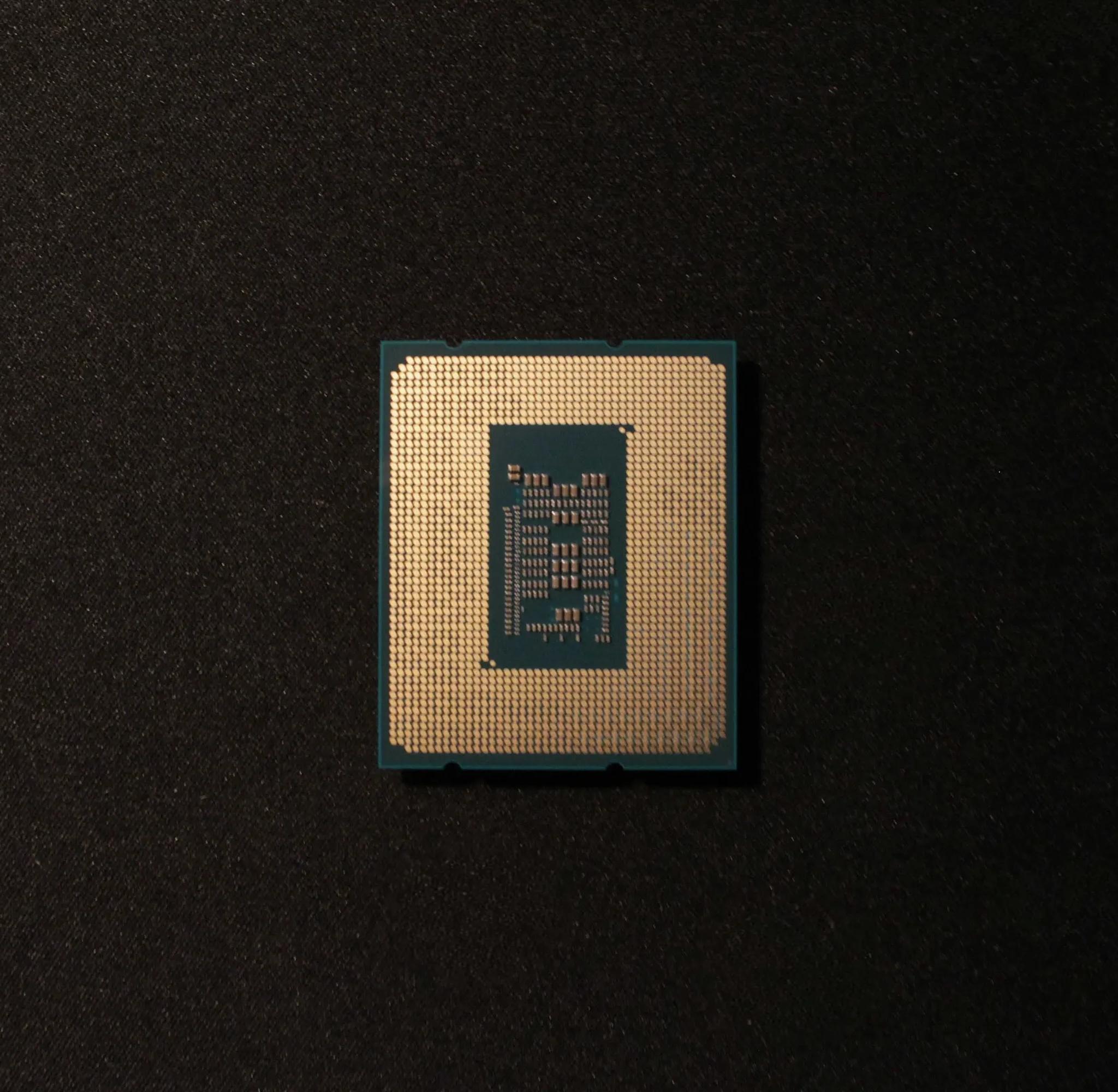 Intel Core i3-12100F CPU and Cooler