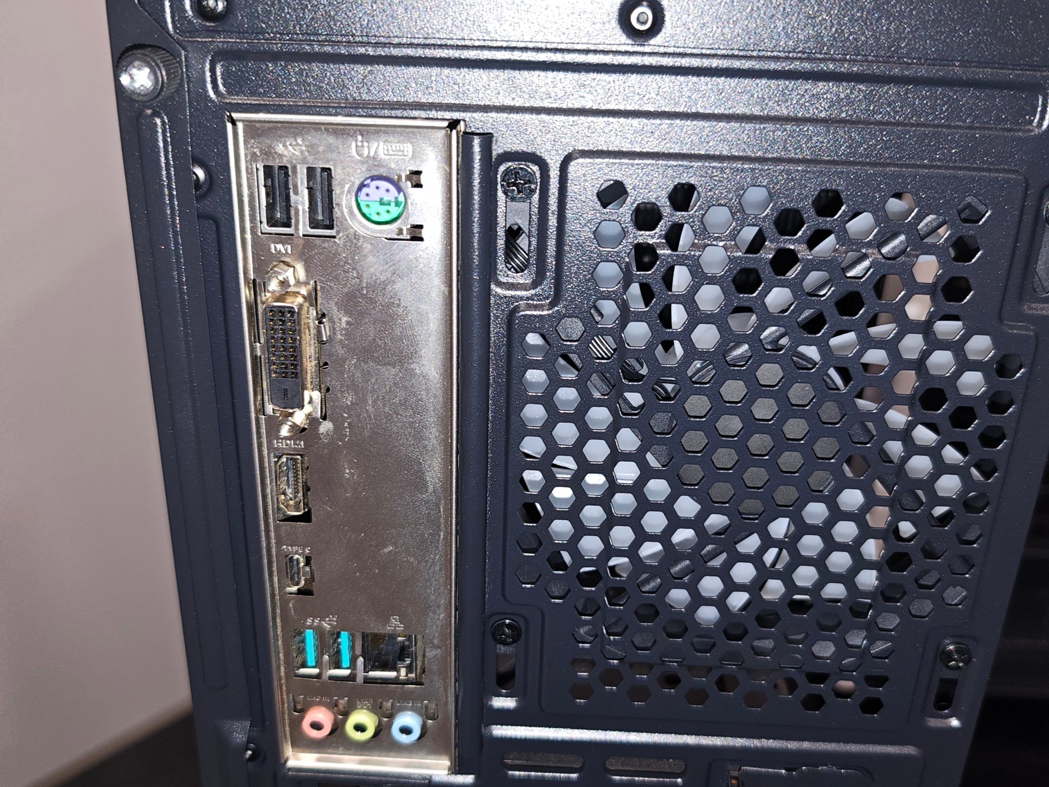 Budget Mid ranged 1080p/ 1440p gaming pc!