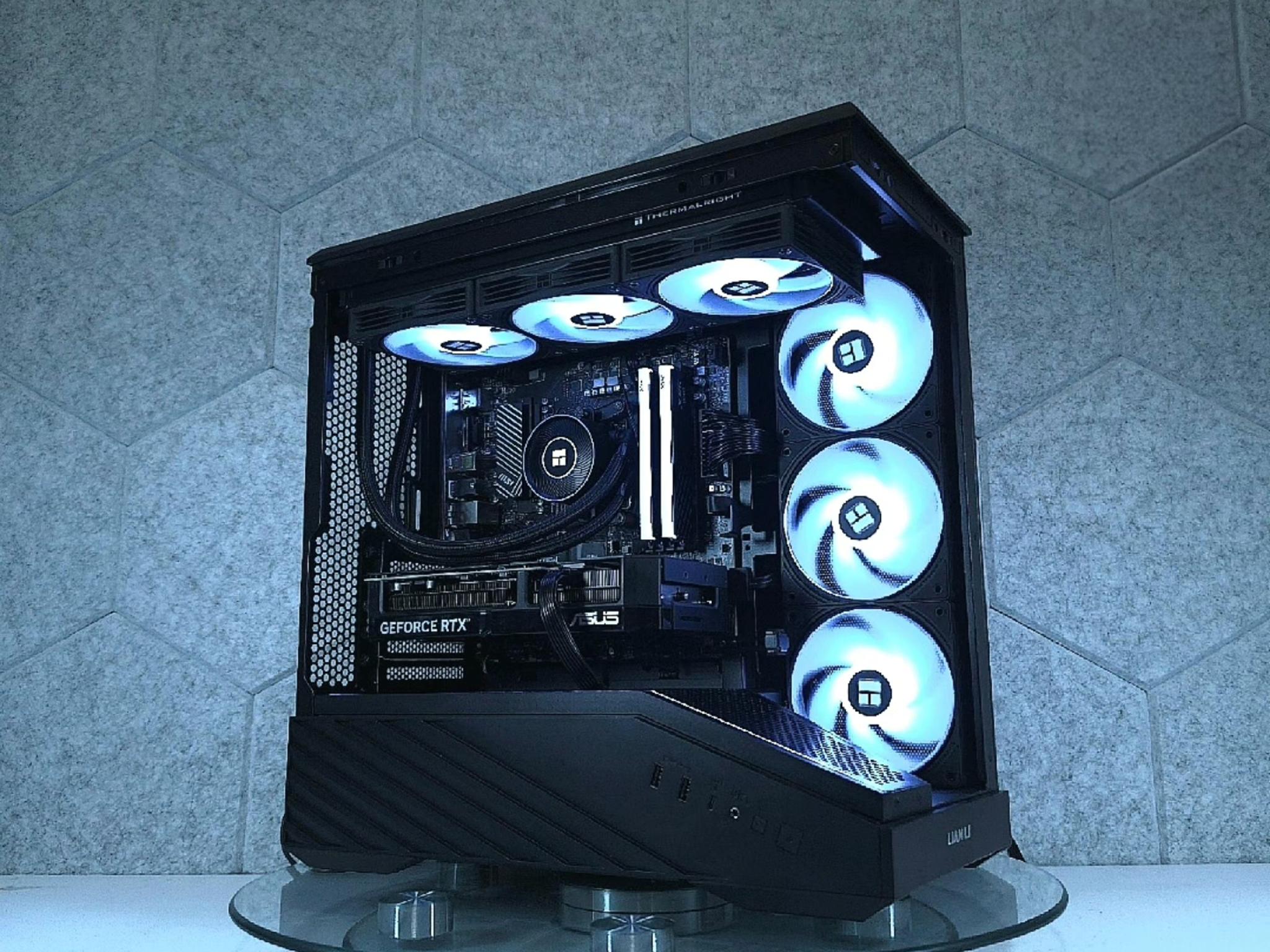 ASUS RTX 5070 🖤 Ryzen 7 9800X3D
