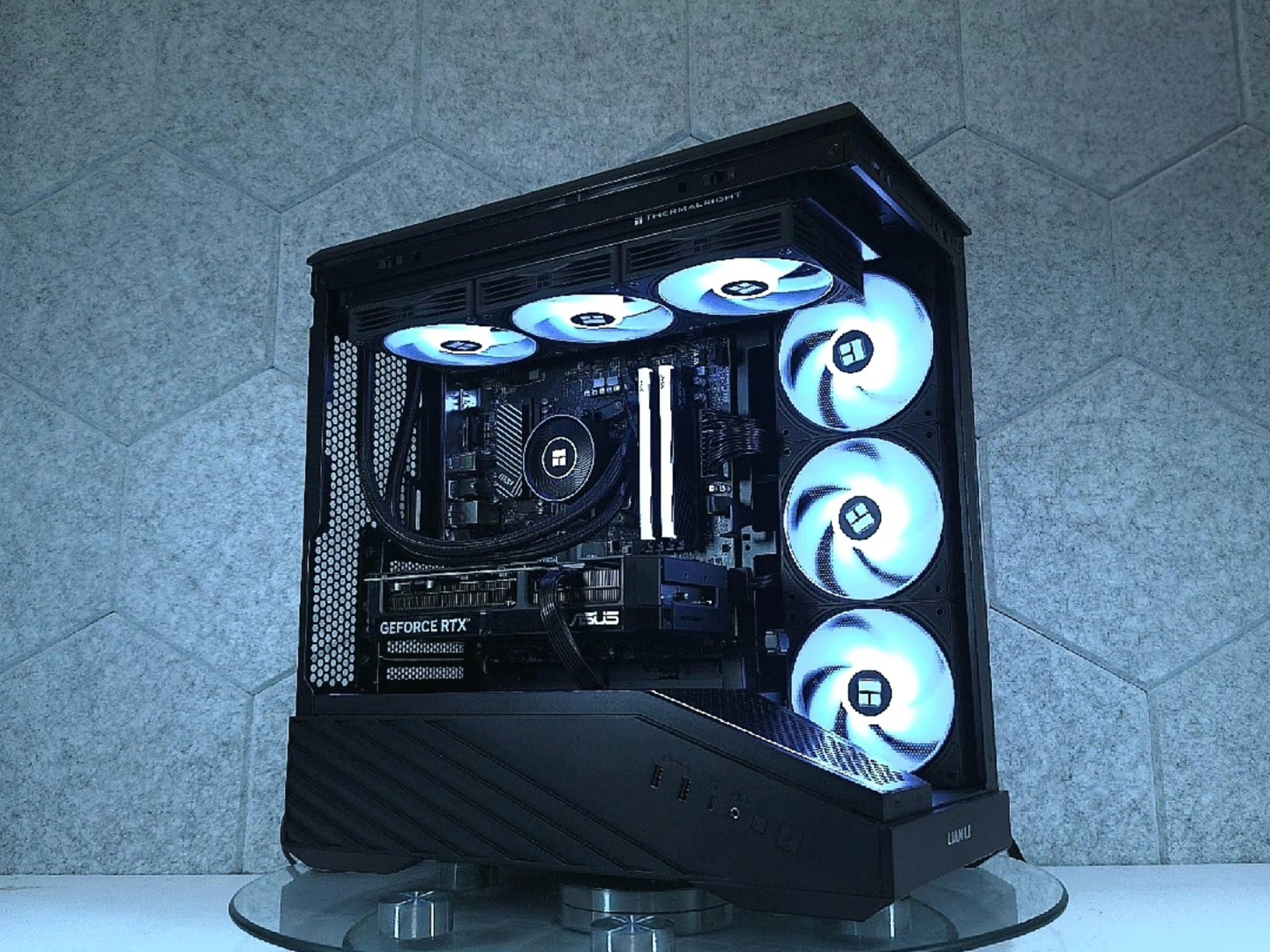 ASUS RTX 5070 🖤 Ryzen 7 9800X3D
