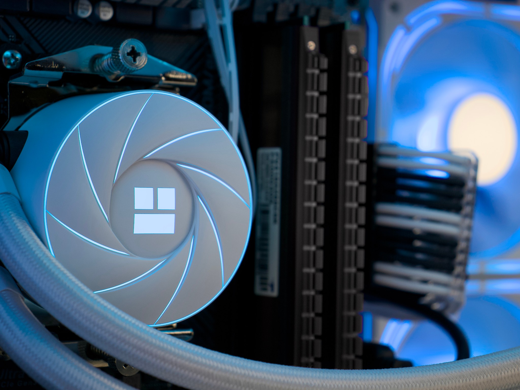❄️🧊💎 Whiteout 1440P Gaming PC | RX 9060 XT 16GB, Ryzen 7 5800X, 32GB RAM, 1TB | ❄️🧊💎