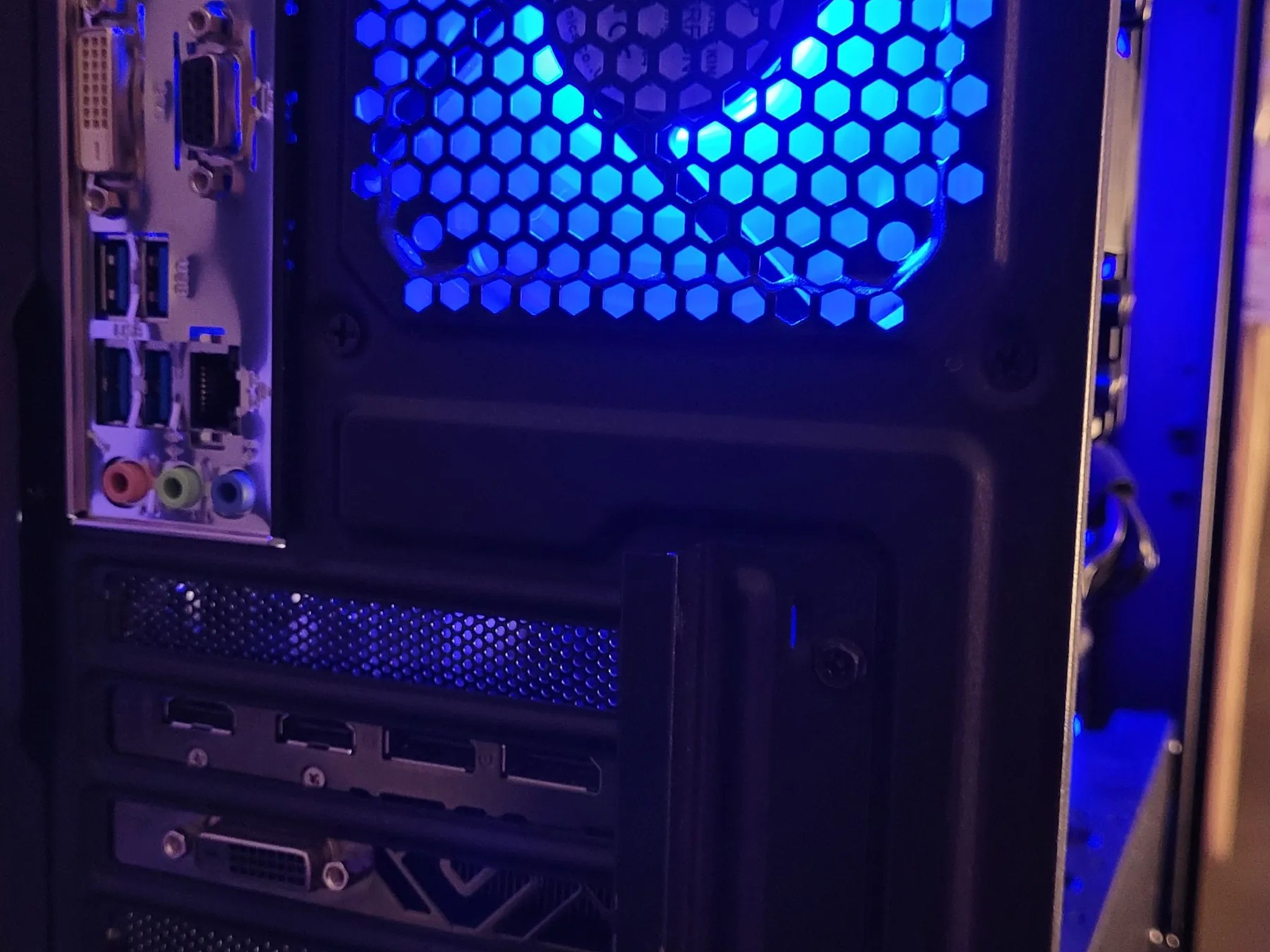 ICE COLD! | AMD Ryzen 5 3600 & Radeon RX 590 Sapphire Nitro 8GB