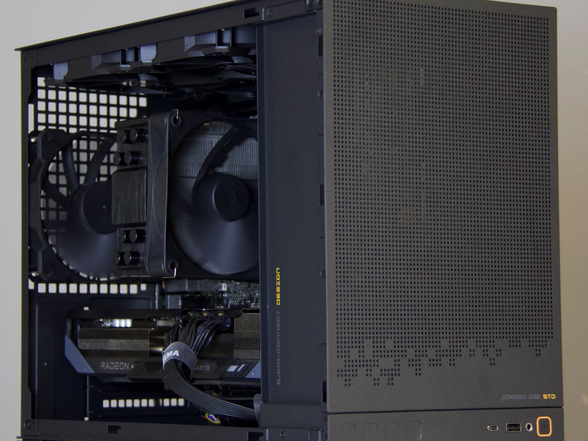StealthForce X – Ryzen 7 7800X3D | RX 9070 XT | Max Performance | No RGB