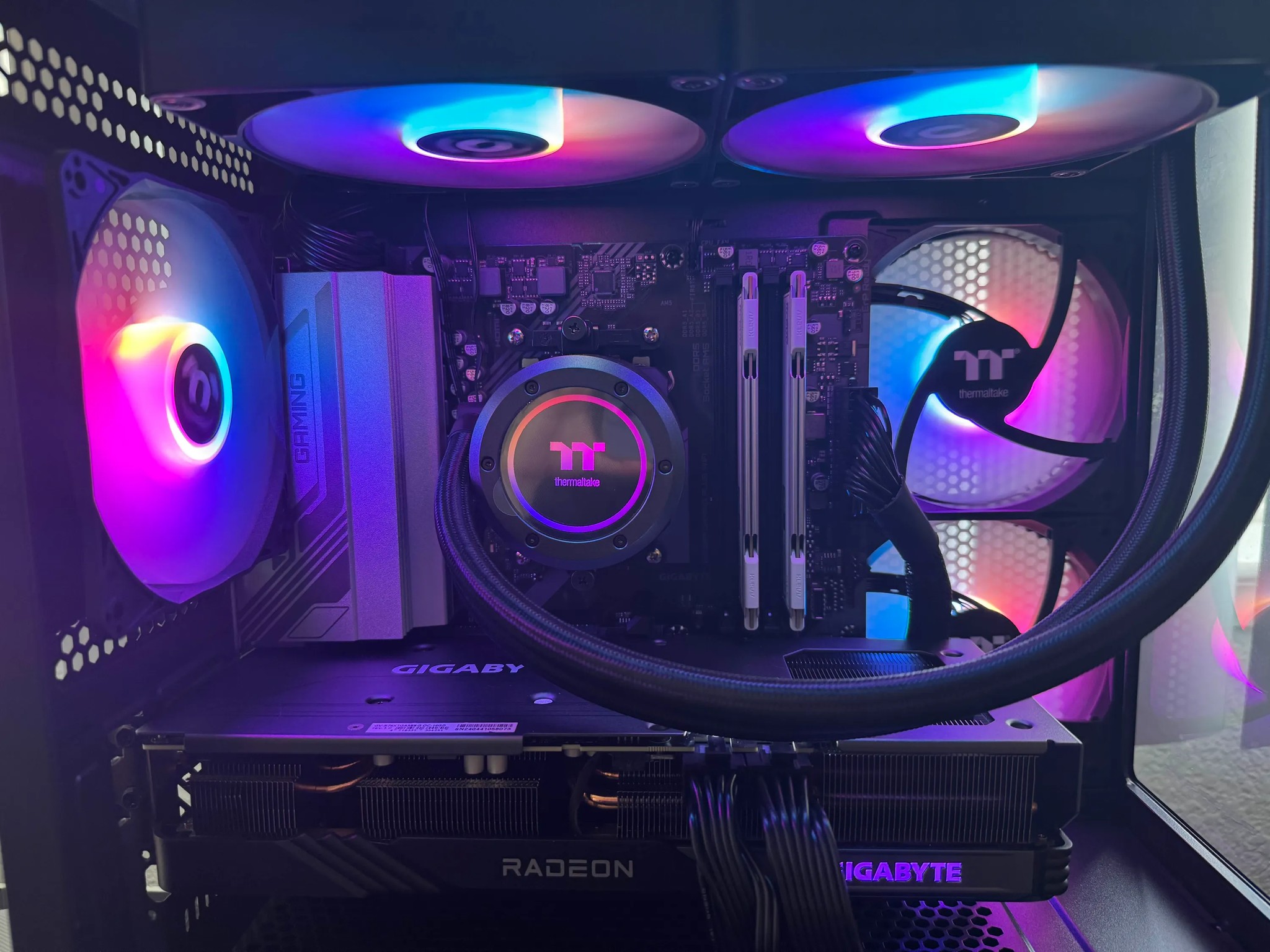 Ryzen 5 7600X + Radeon RX 7600 XT 16GB + 32GB DDR5 Ram (2x16GB) + 1TB M.2 NVME Storage