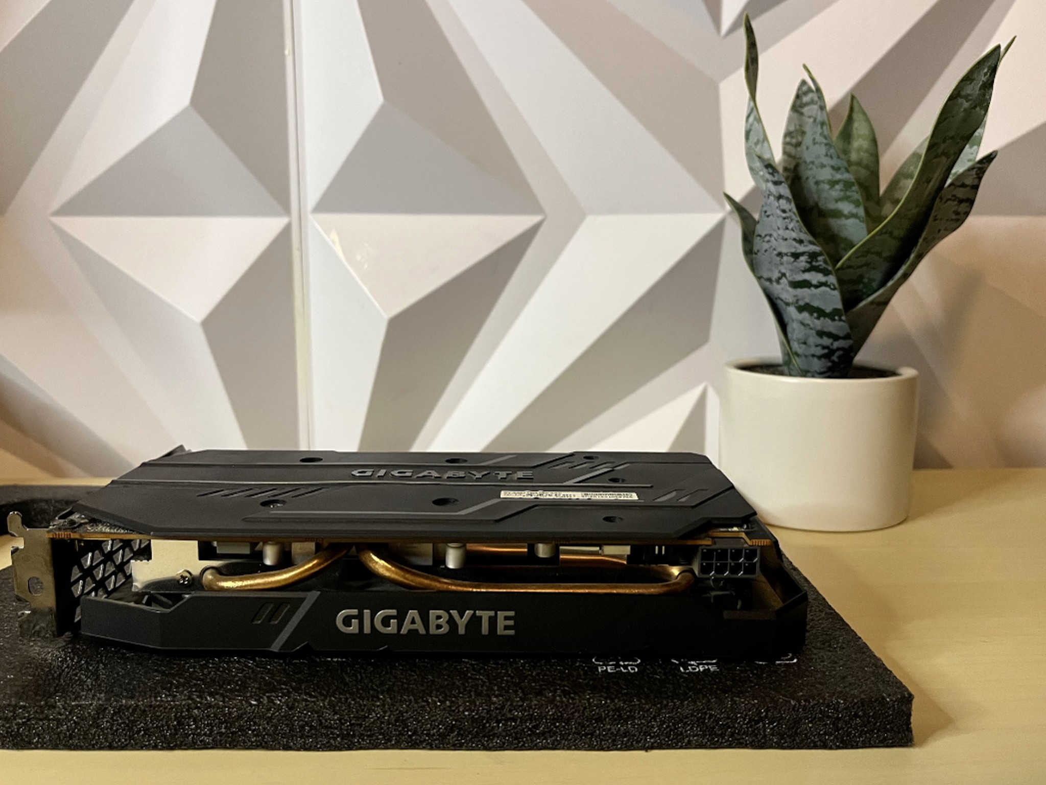 GIGABYTE RX 5600 XT 6gb Vram black