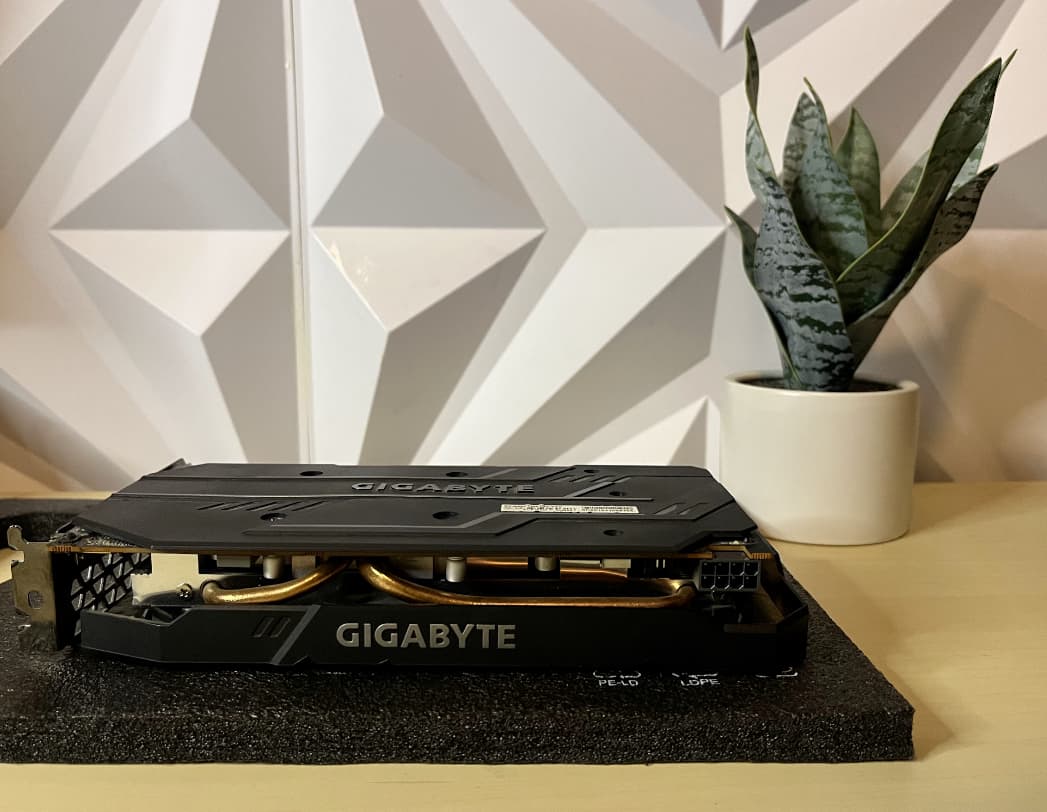 GIGABYTE RX 5600 XT 6gb Vram black