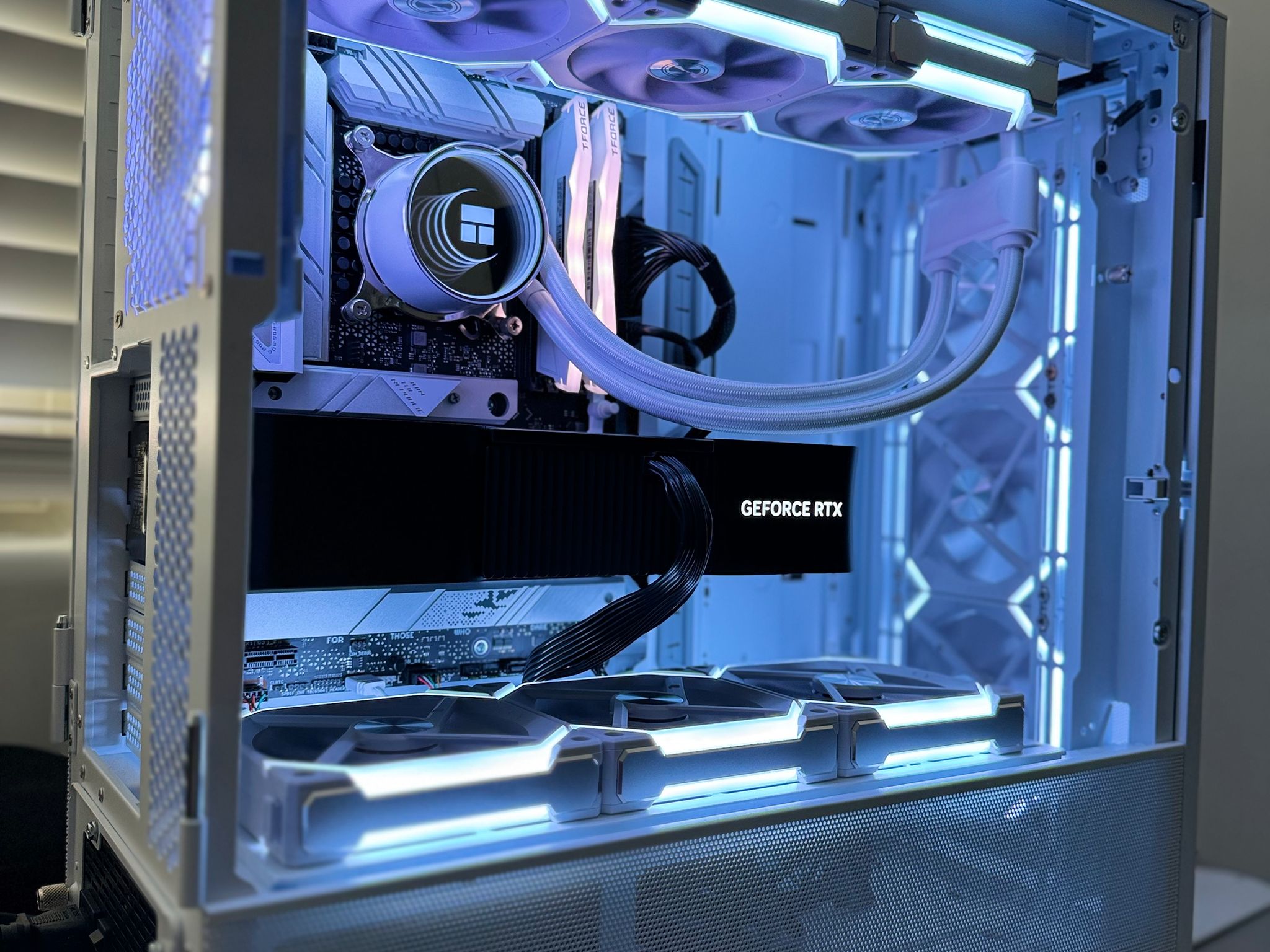 RTX 4080 SUPER | Intel i7 14700F | 32GB DDR5 | ❄️ Snow Storm ❄️| FRESHLY BUILT
