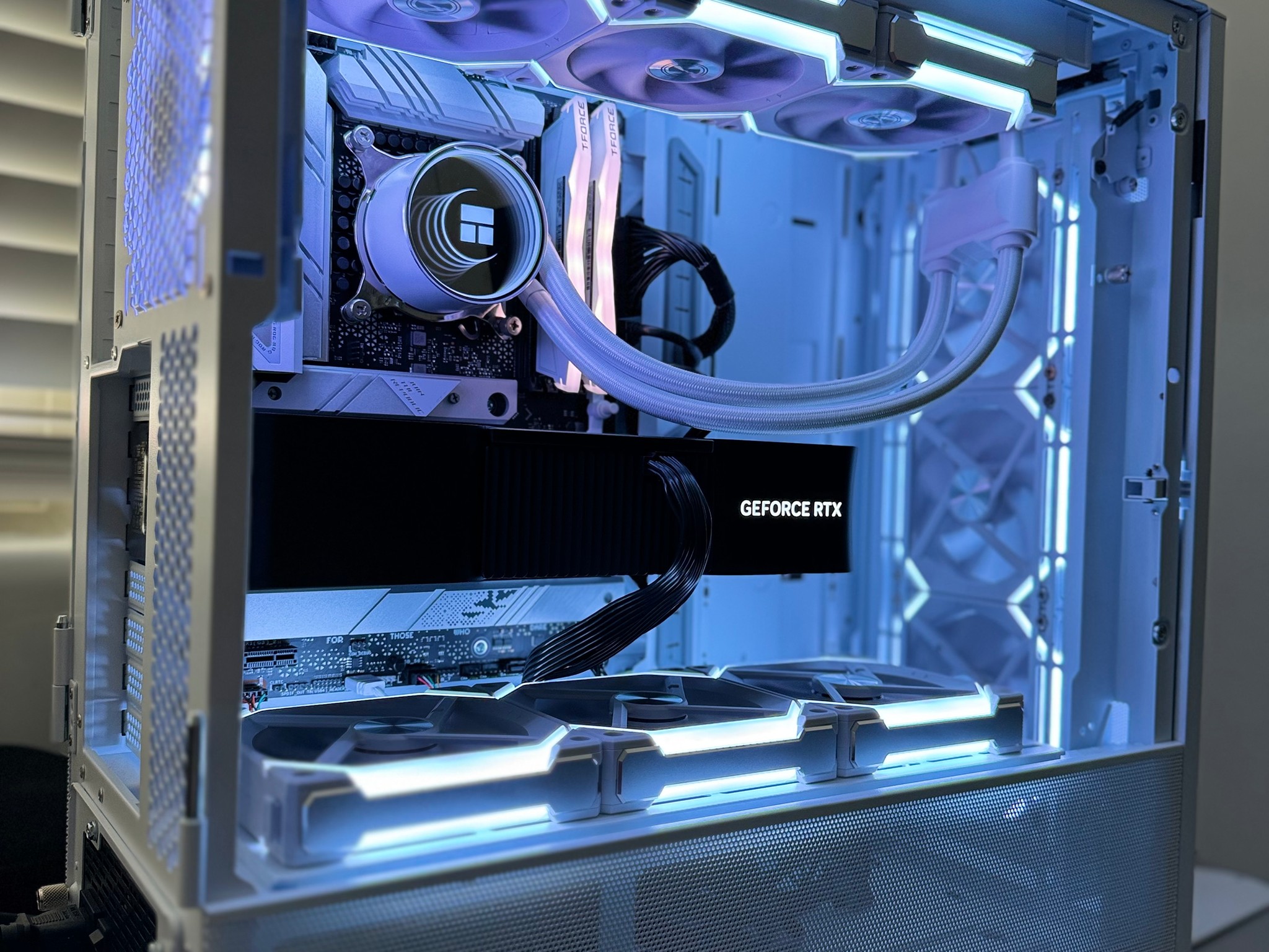 RTX 4080 SUPER | Intel i7 14700F | 32GB DDR5 | ❄️ Snow Storm ❄️| FRESHLY BUILT