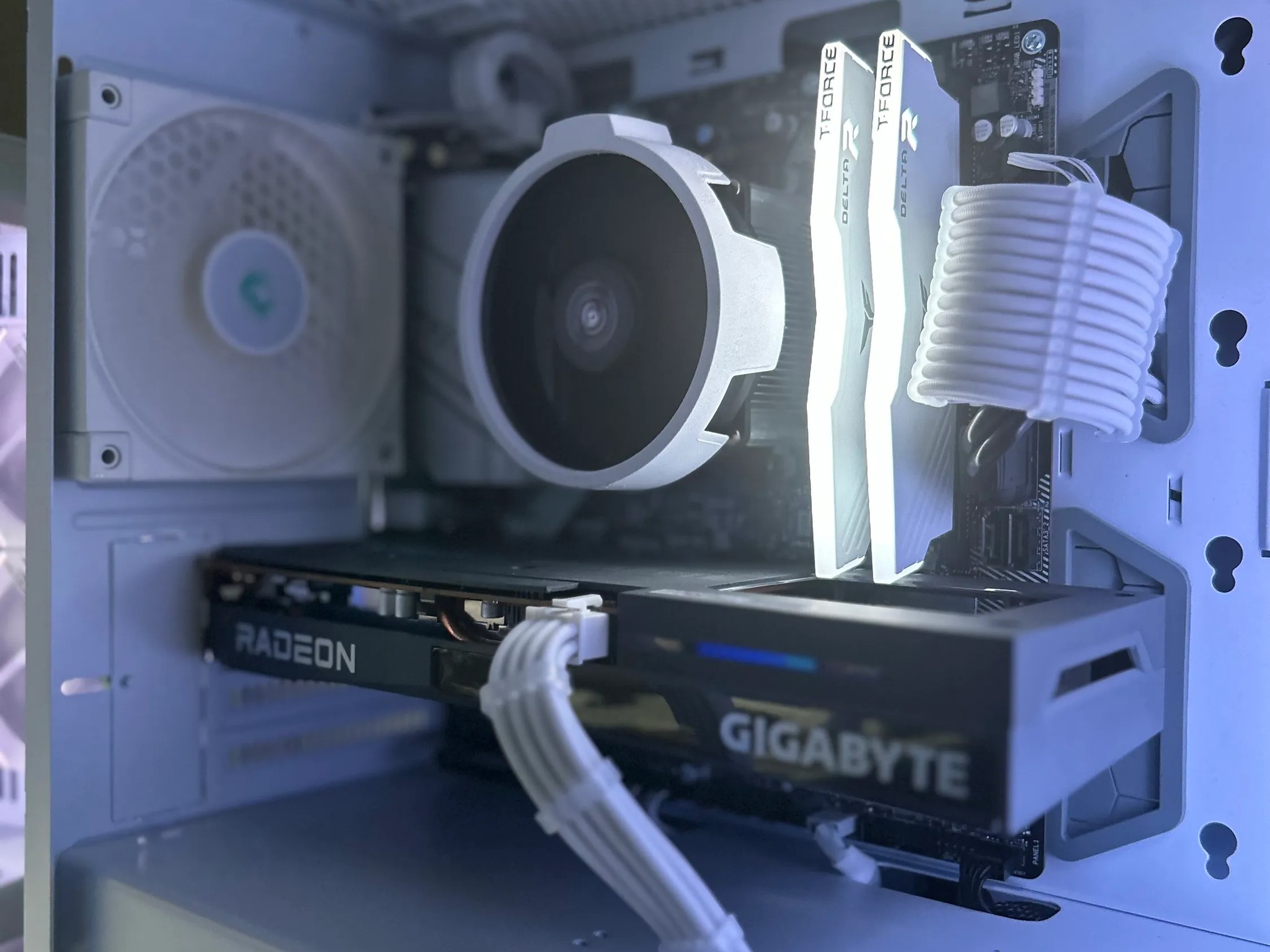 Ryzen 5 3600 | RX6600 | 16GB RAM | 500GB Gen 3 NVME