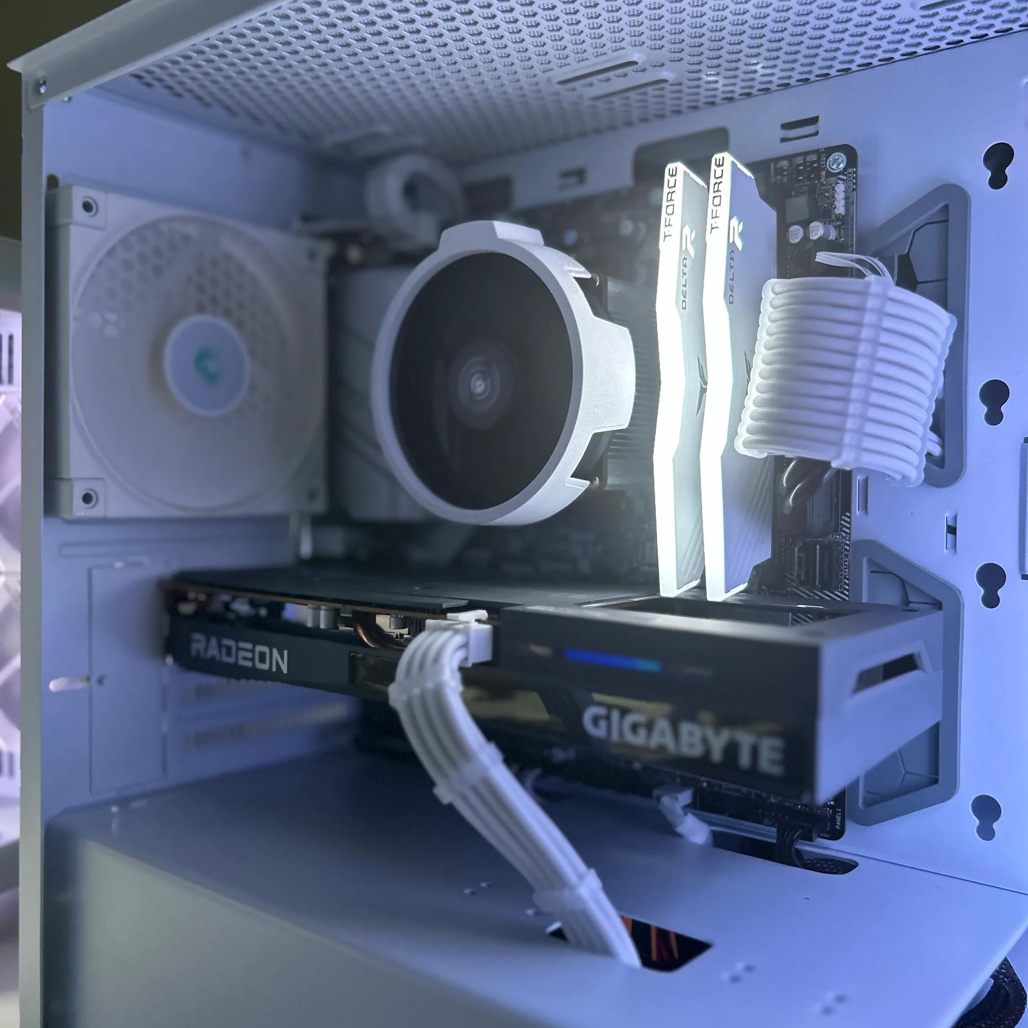 Ryzen 5 3600 | RX6600 | 16GB RAM | 500GB Gen 3 NVME