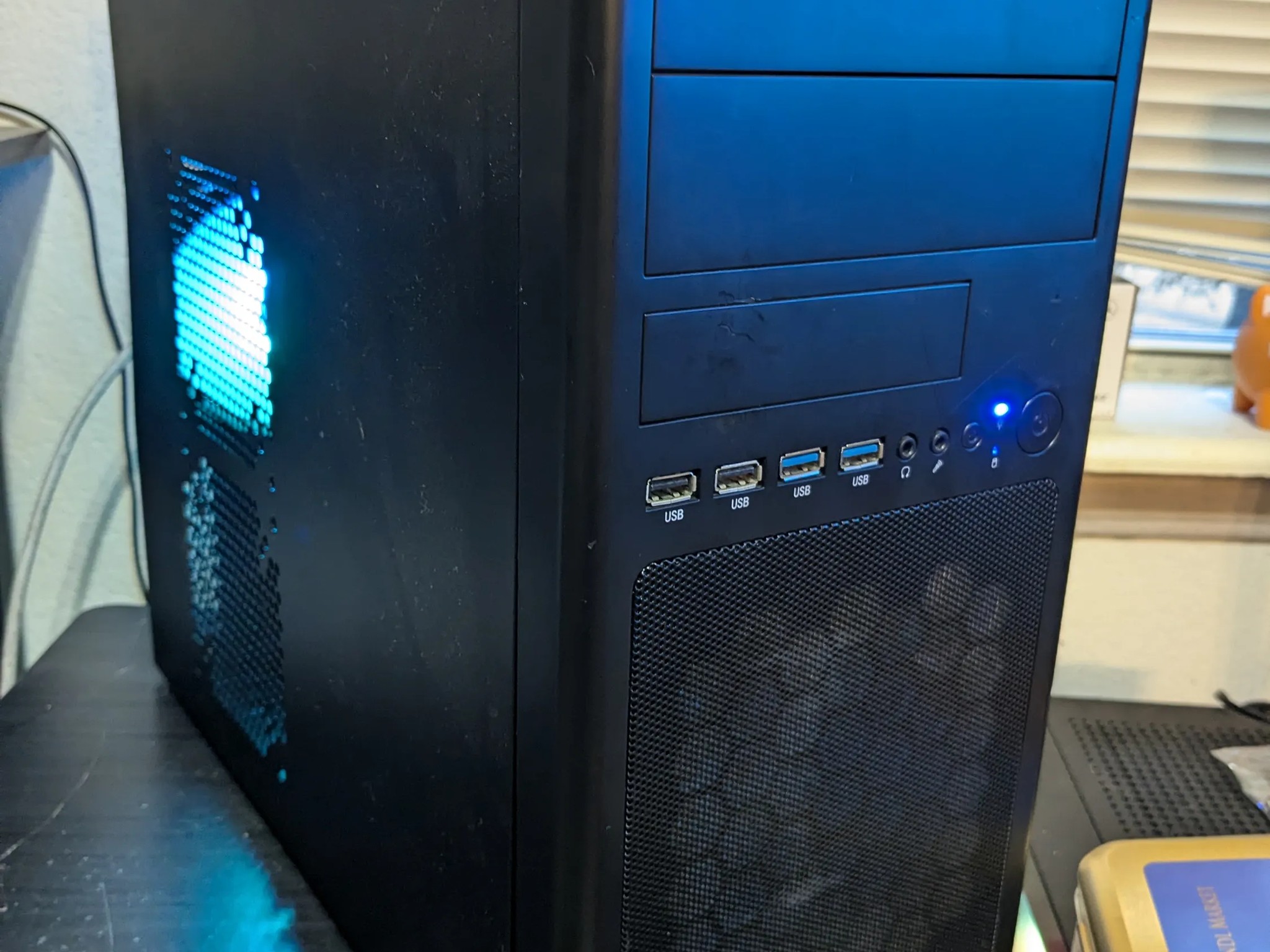 Very Demure, Very Mindful - i5-6500, RX 570 8GB, 16GB DDR4, 480GB SSD, Wifi, Win10, RGB