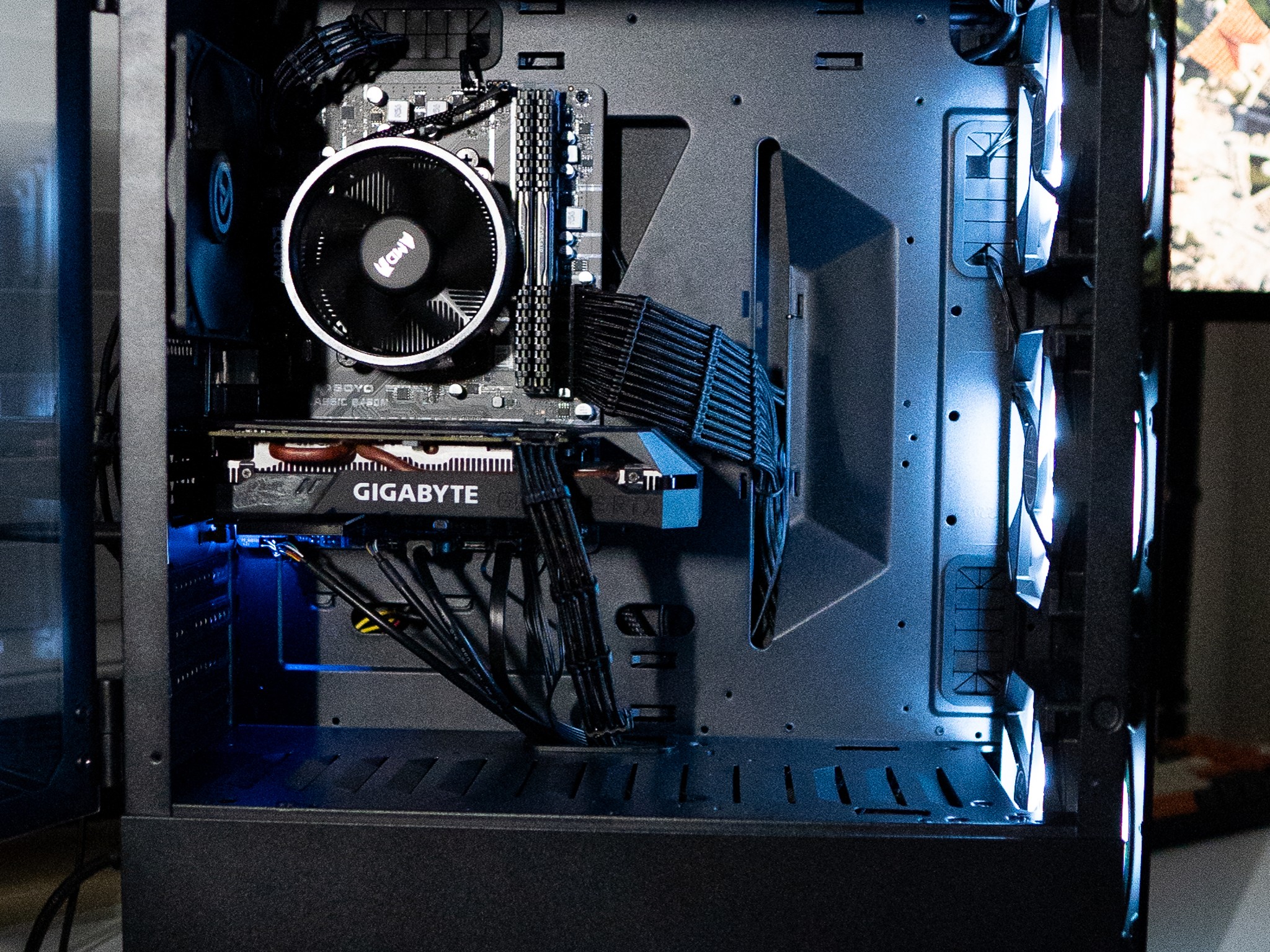 ⚫⚪ | RTX 2060 OC | RYZEN 5 3500X | 16GB DDR4 RAM | 256GB NVME SSD + 500GB HDD | Stealth Achiever