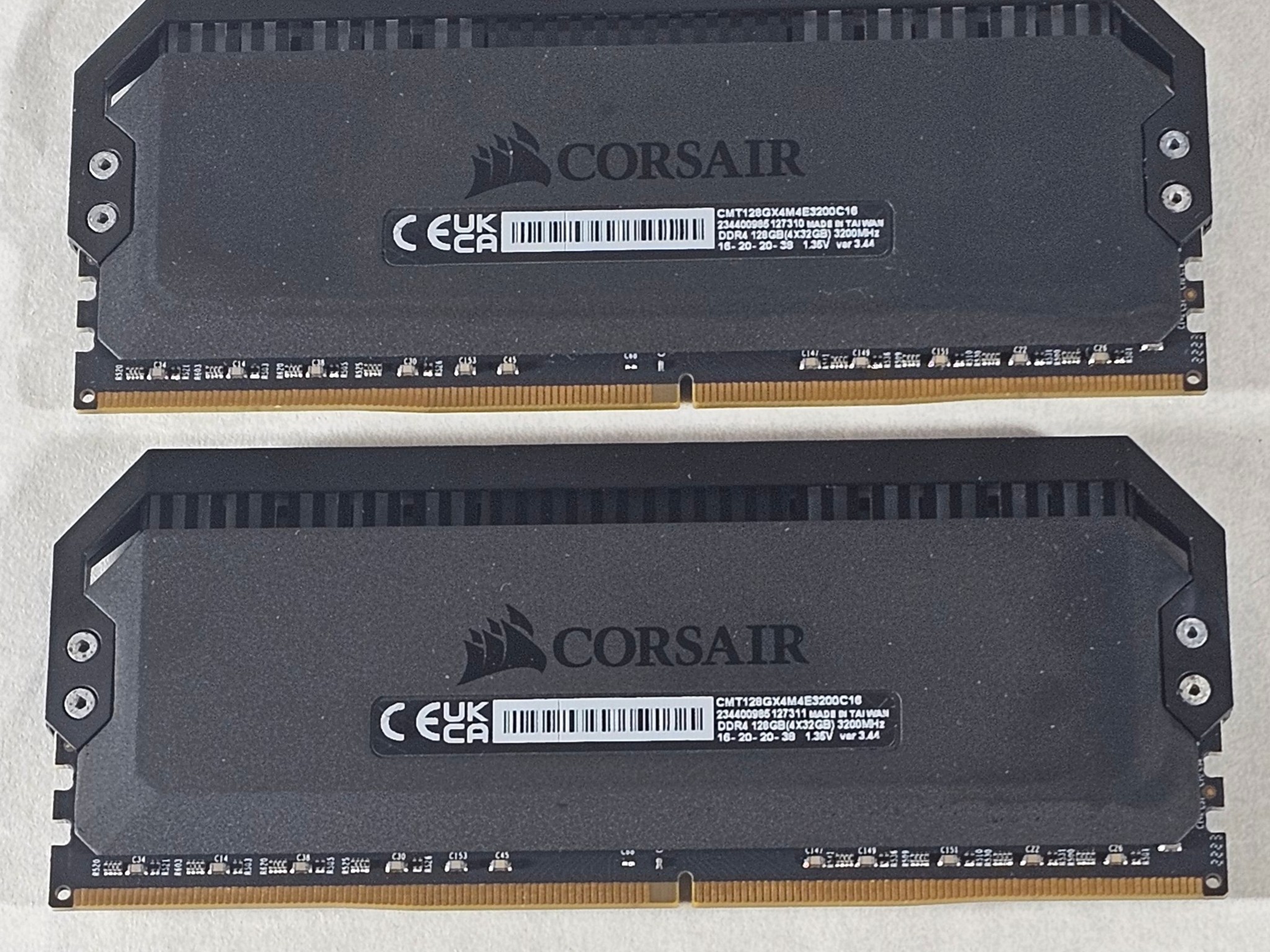 64GB DDR4 (2x32GB) CL16 3200MT/s Corsair Dominator Platinum