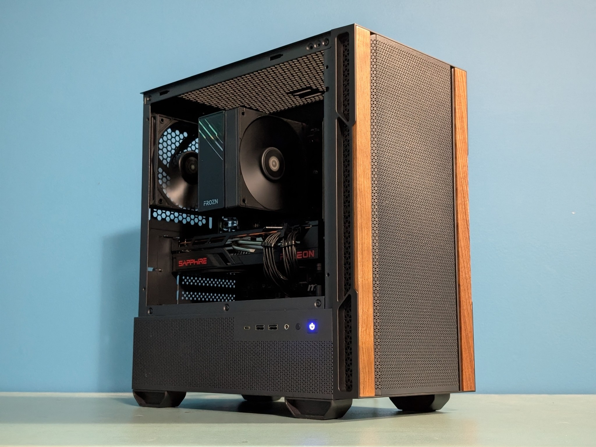 Classy Gaming PC | Ryzen 5 5600, RX 6700 XT, 32GB RAM, 1TB NVMe | SteamOS Compatible