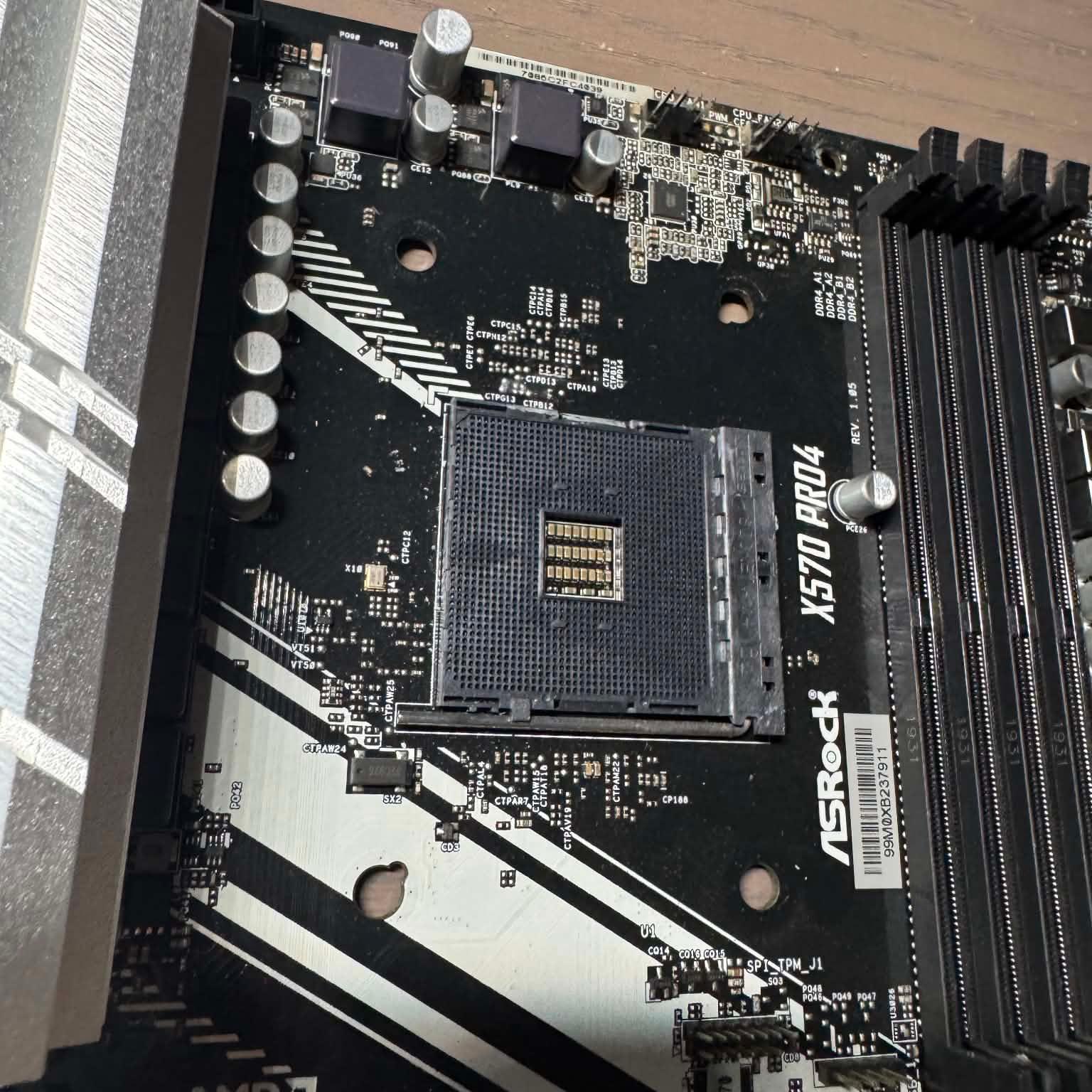 ASRock X570 Pro4 - Image 3