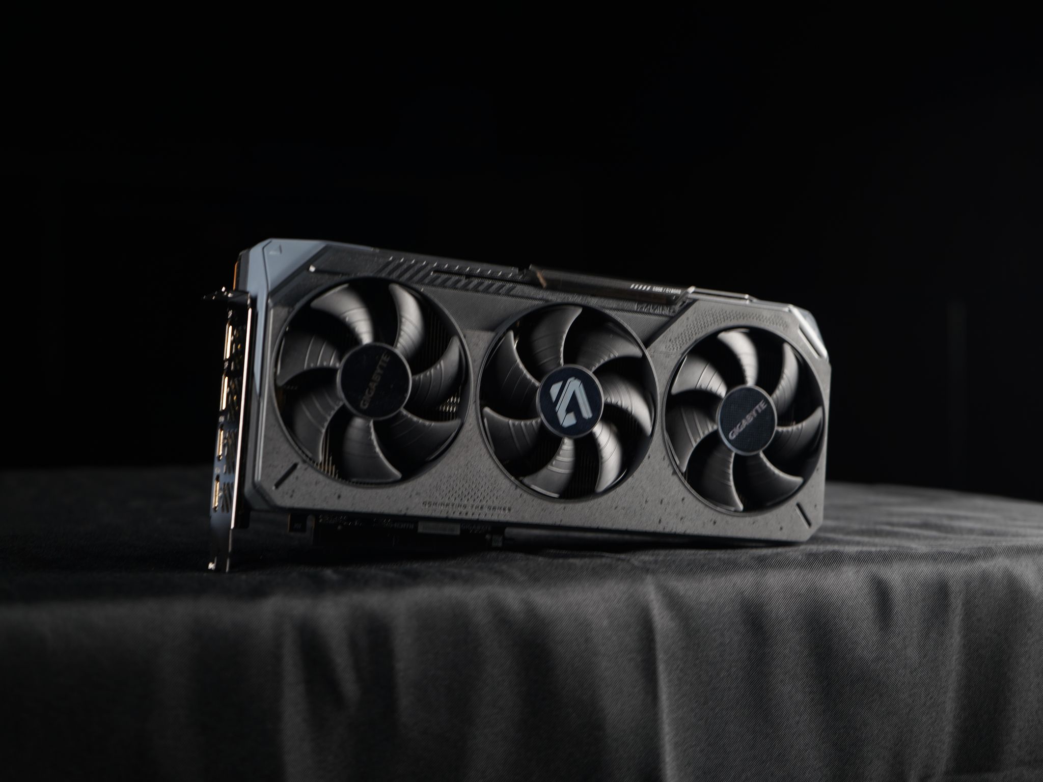GIGABYTE Radeon RX 9070 XT Gaming OC 16G Graphics Card, PCIe 5.0, 16GB GDDR6