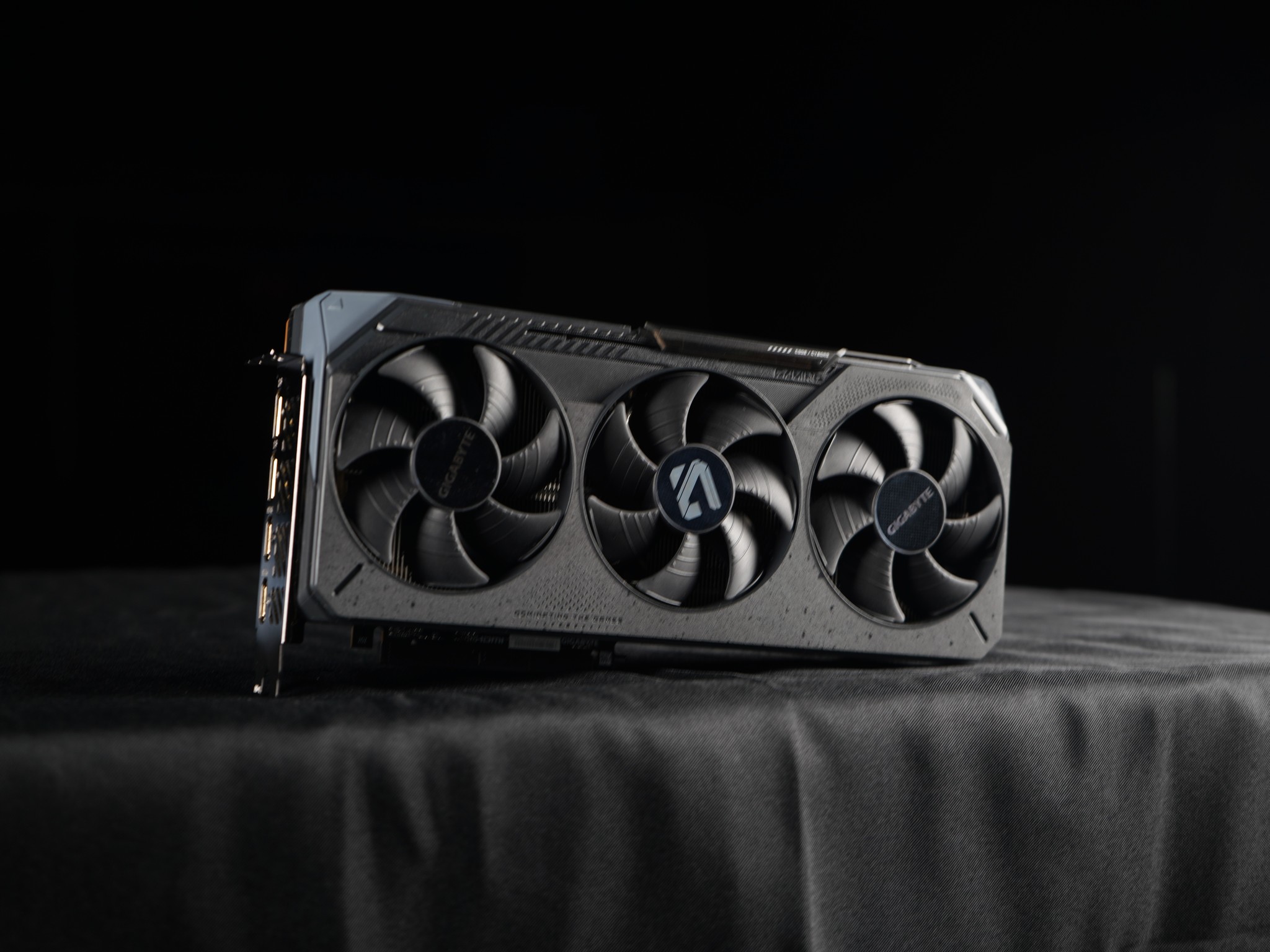 GIGABYTE Radeon RX 9070 XT Gaming OC 16G Graphics Card, PCIe 5.0, 16GB GDDR6