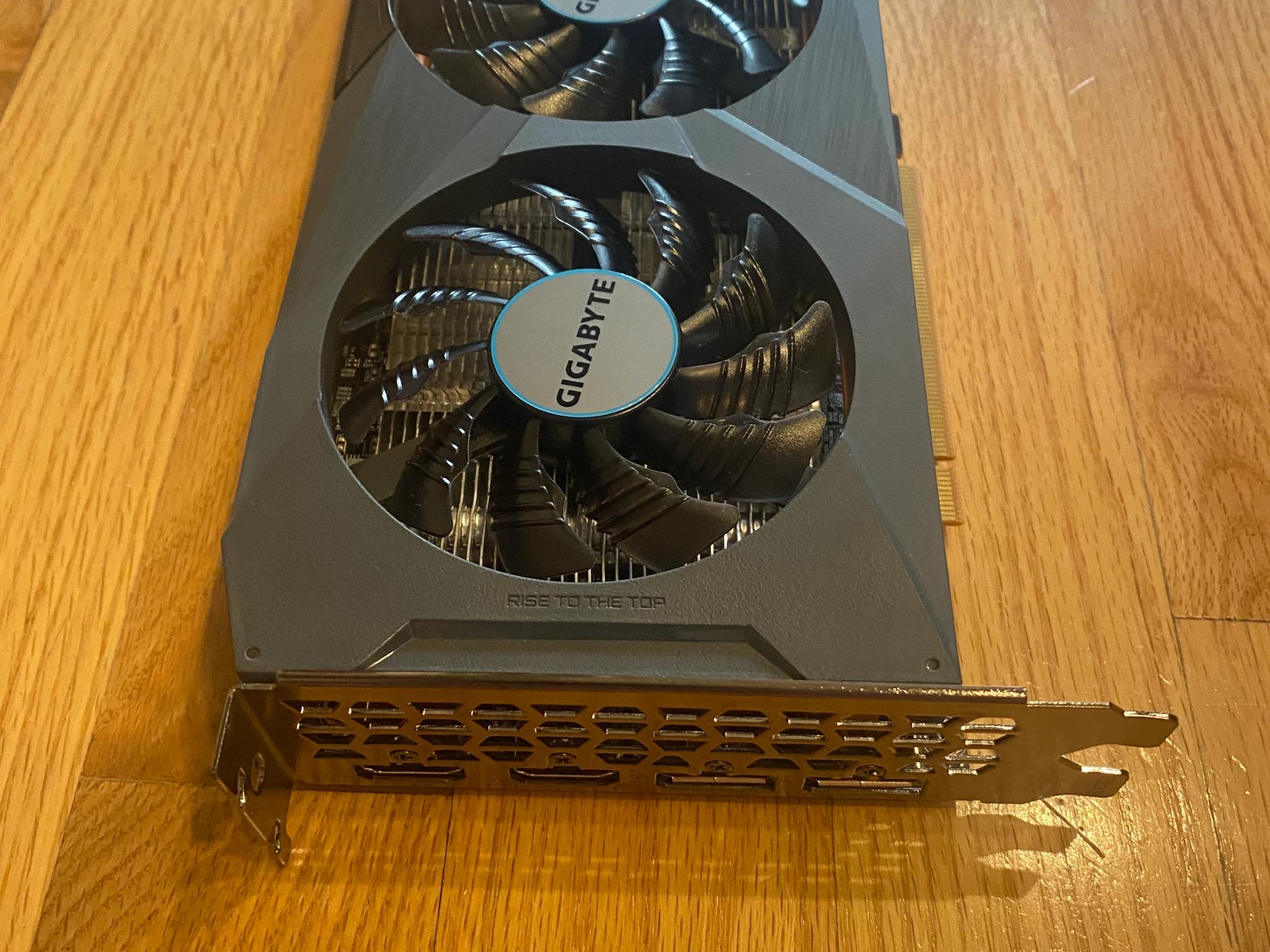 GIGABYTE Radeon RX 6600 EAGLE - WINDFORCE 3X Cooling System, 8GB 128-bit GDDR6