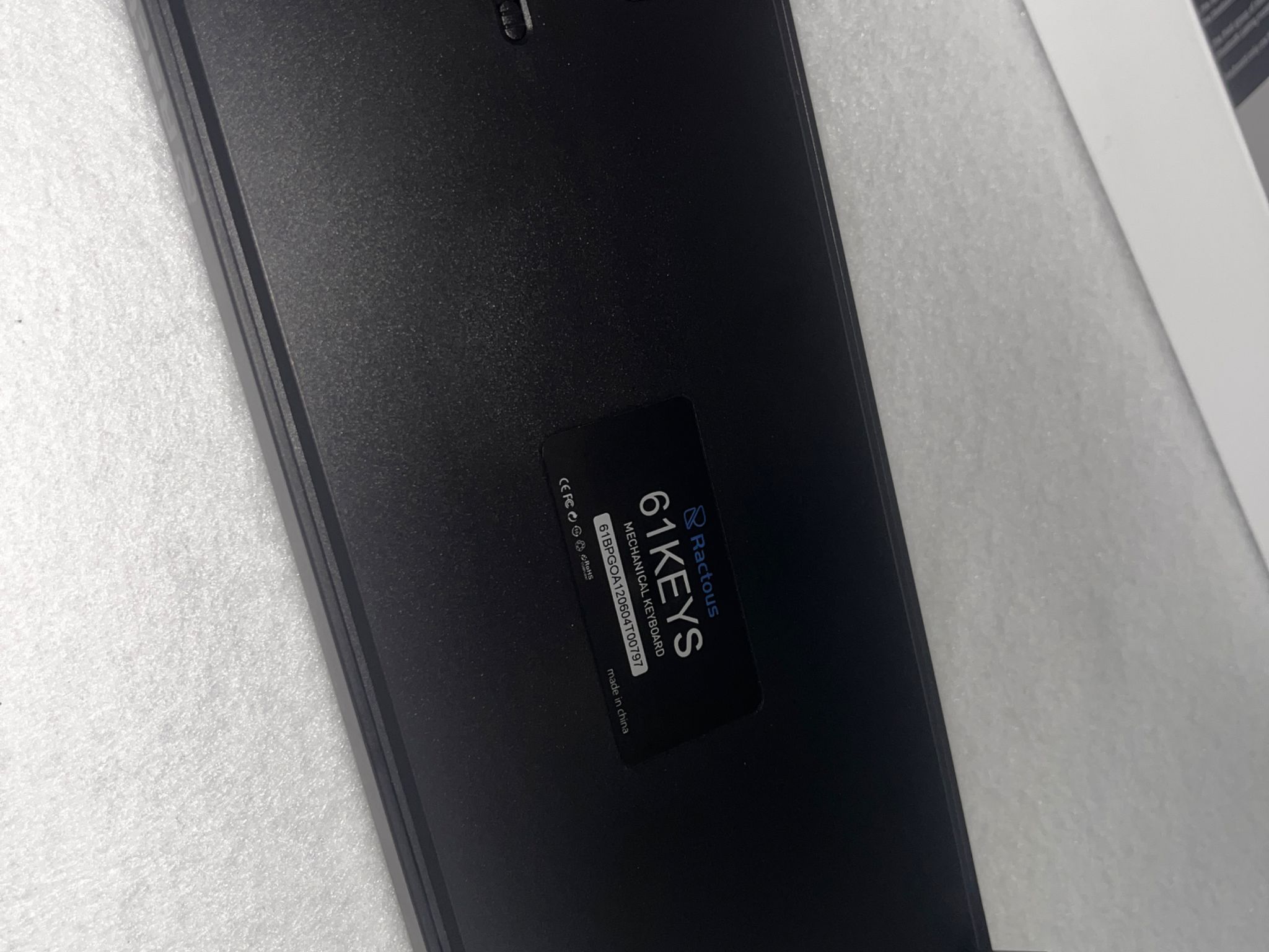 Ractous Design RGB Keyboard  Hot Swappable.  Gateron Optical Brown Switches. Bluetooth/Wired.