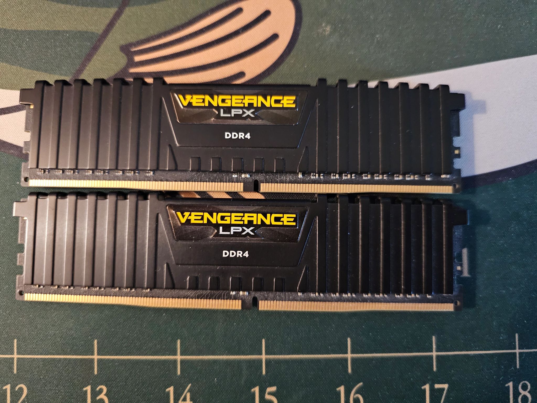 CORSAIR VENGEANCE LPX DDR4 RAM 16GB (2x8GB) 3000MHz CL15-17-17-35
