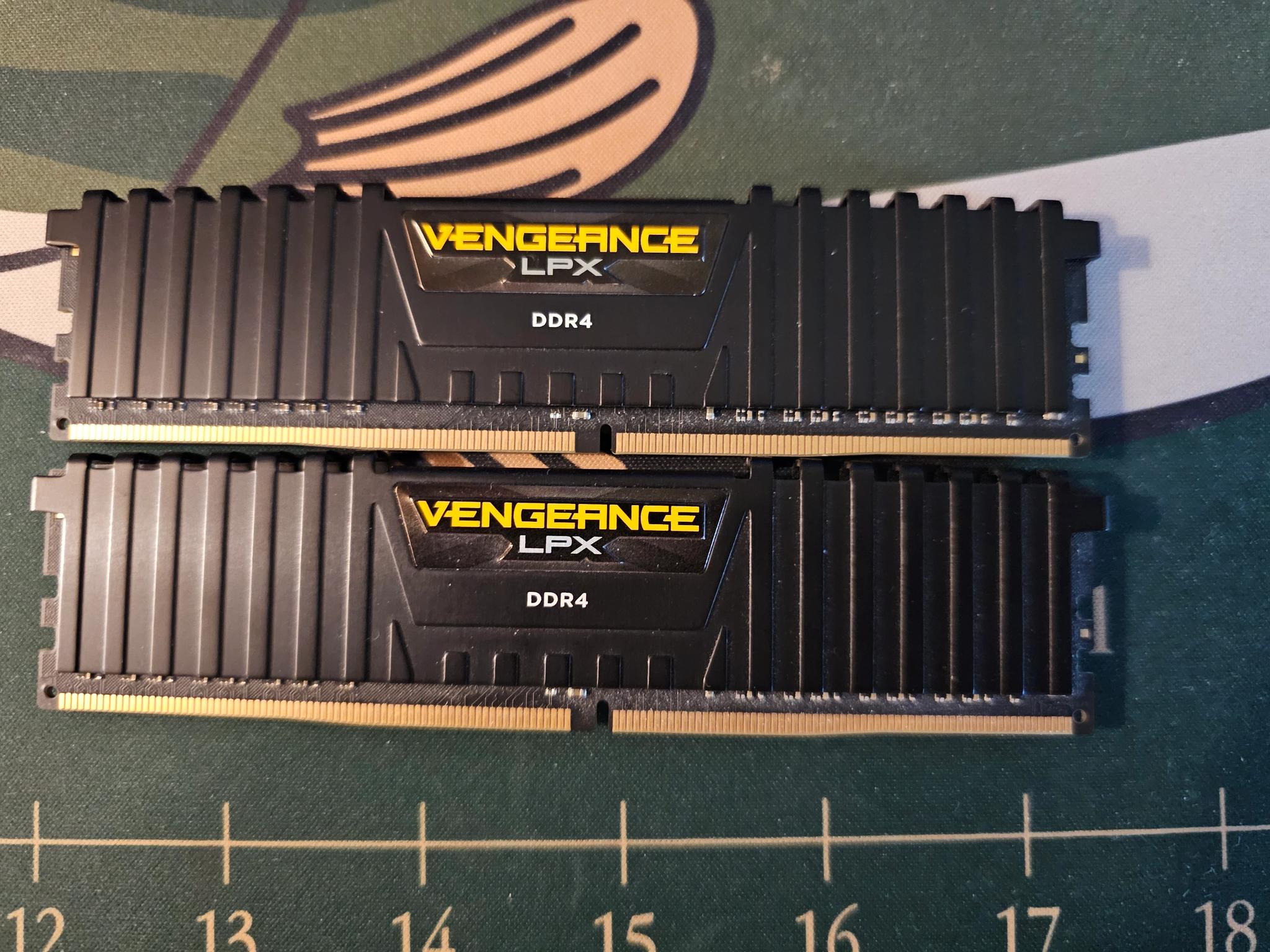 CORSAIR VENGEANCE LPX DDR4 RAM 16GB (2x8GB) 3000MHz CL15-17-17-35