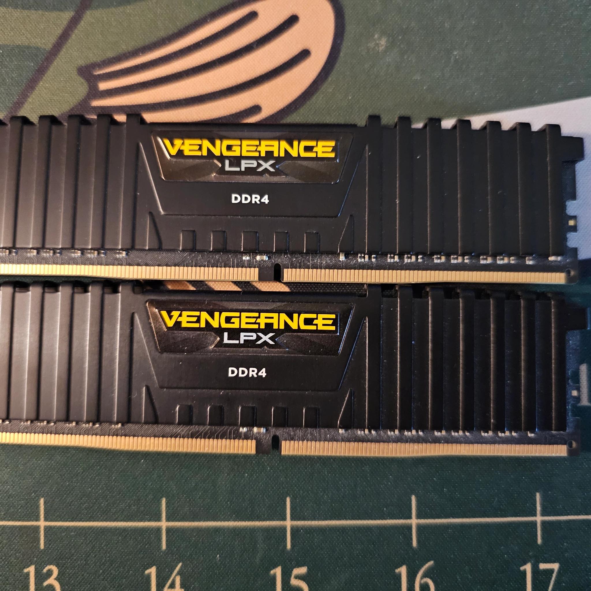 CORSAIR VENGEANCE LPX DDR4 RAM 16GB (2x8GB) 3000MHz CL15-17-17-35