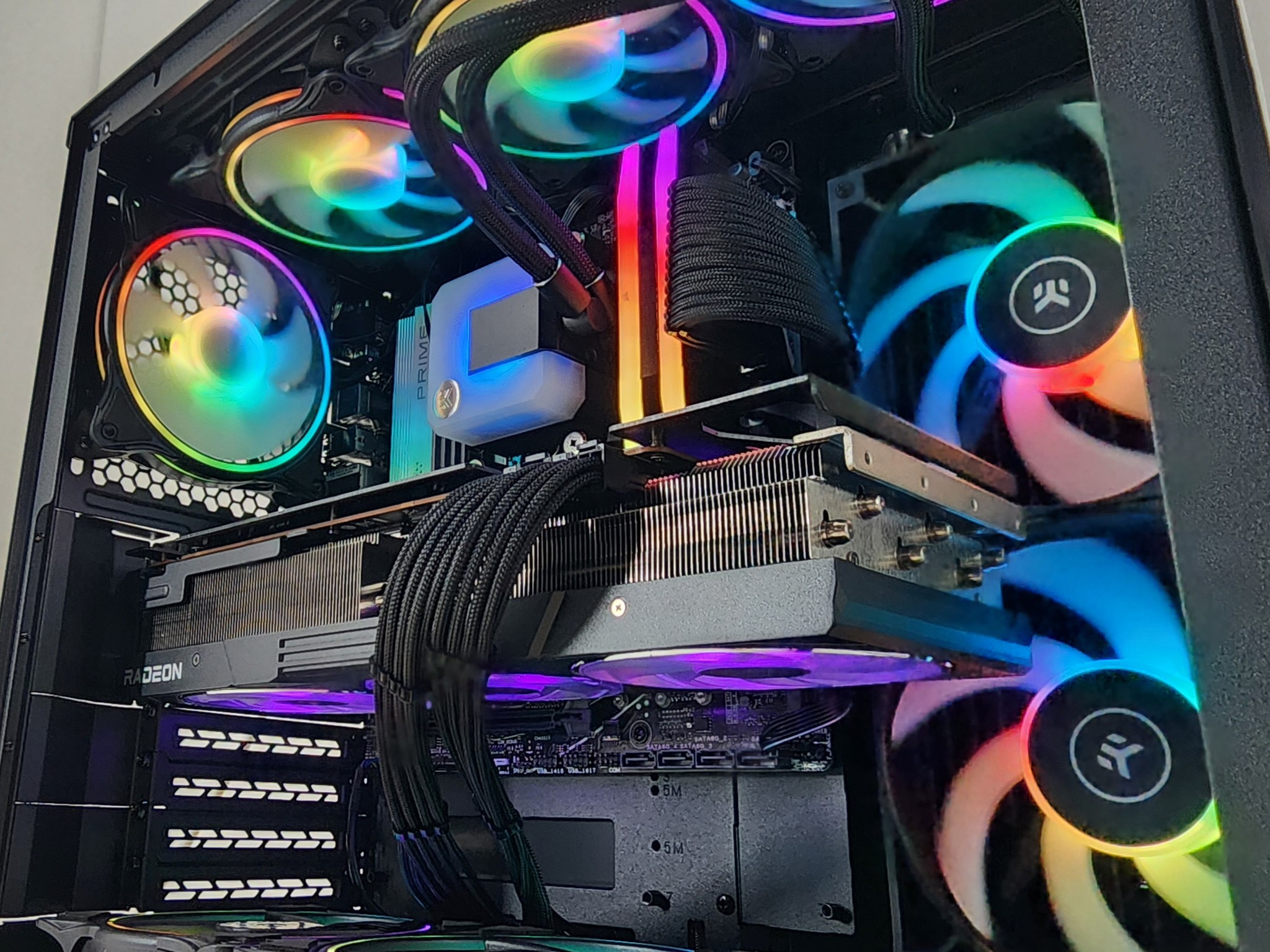 Gaming PC Ryzen 7 7800X3D 32GB RAM 2TB SSD RX 7900 XT 20GB Windows 11 Computer