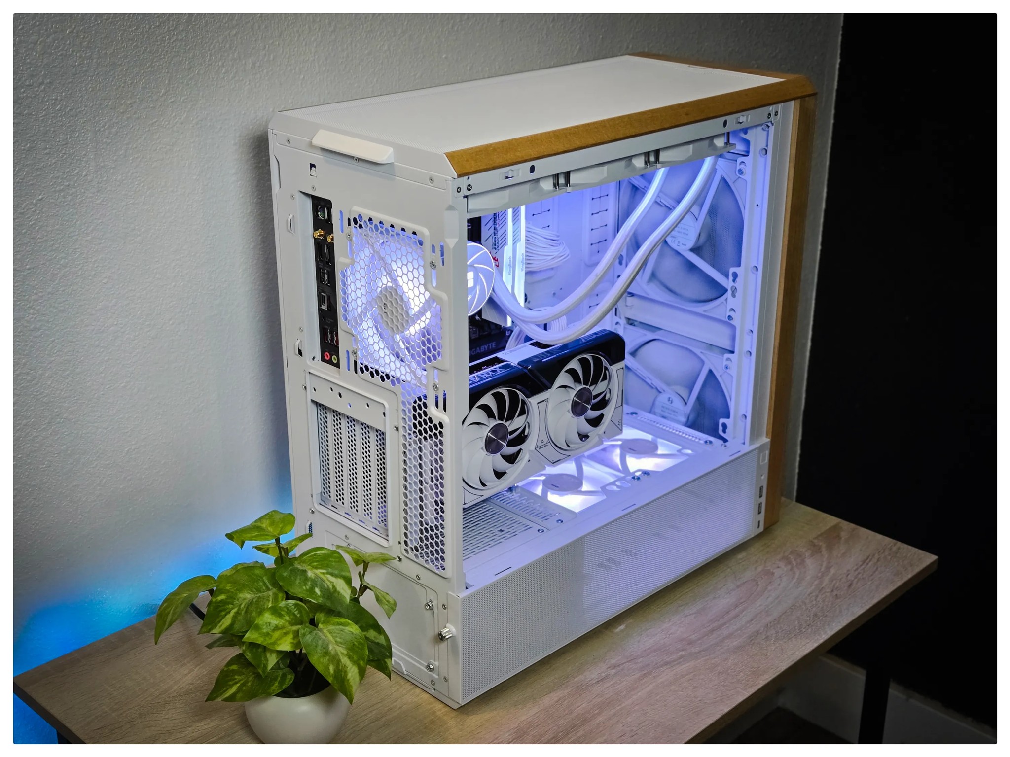 RTX 4070 | Ryzen 7 7700 | Wi-Fi | White Gaming PC