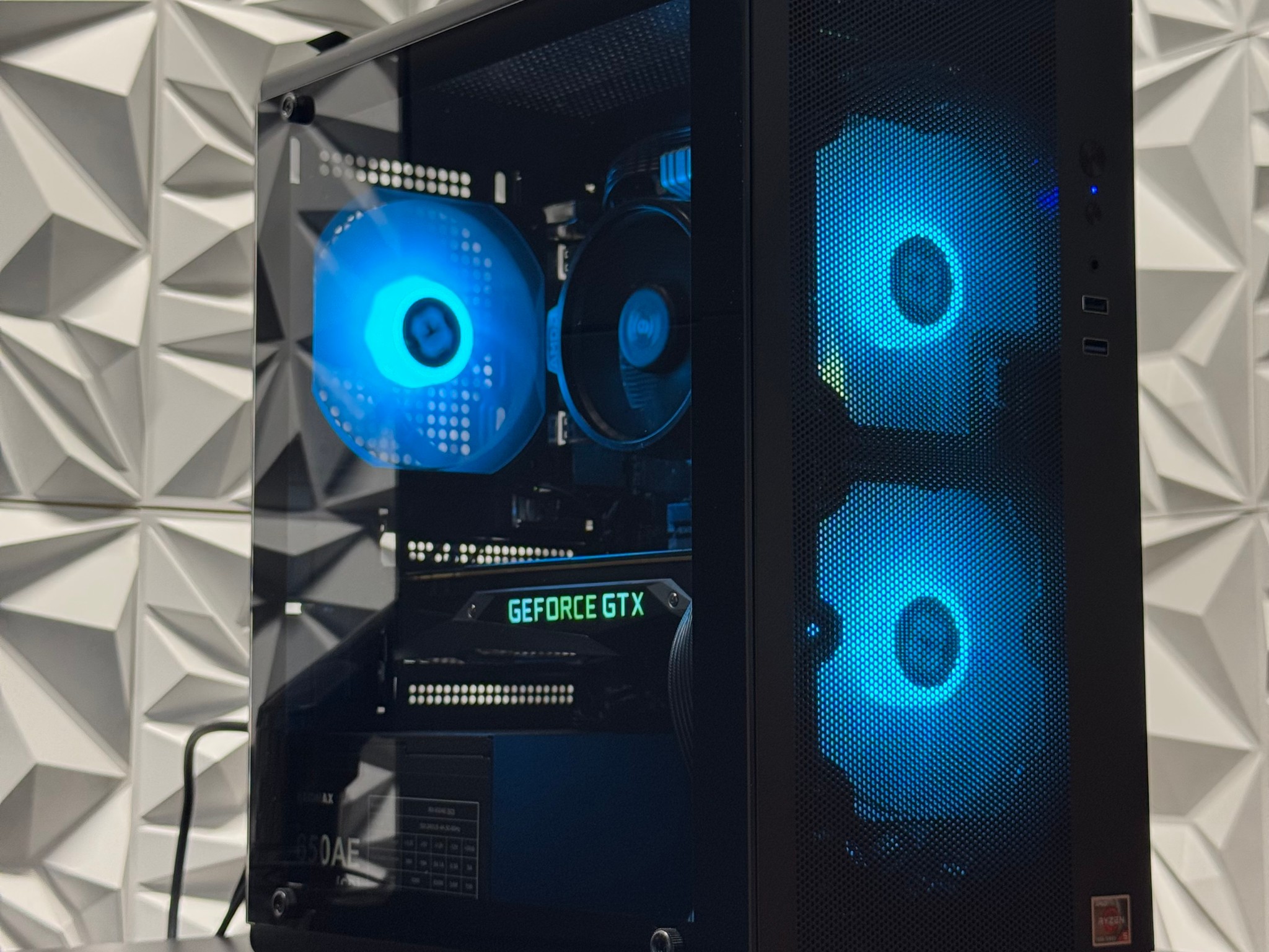 Gtx 1080, Ryzen 5 5500, 16GB ram, 500GB Samsung ssd, 650w psu, arc raiders, fortnite, R6, BF6