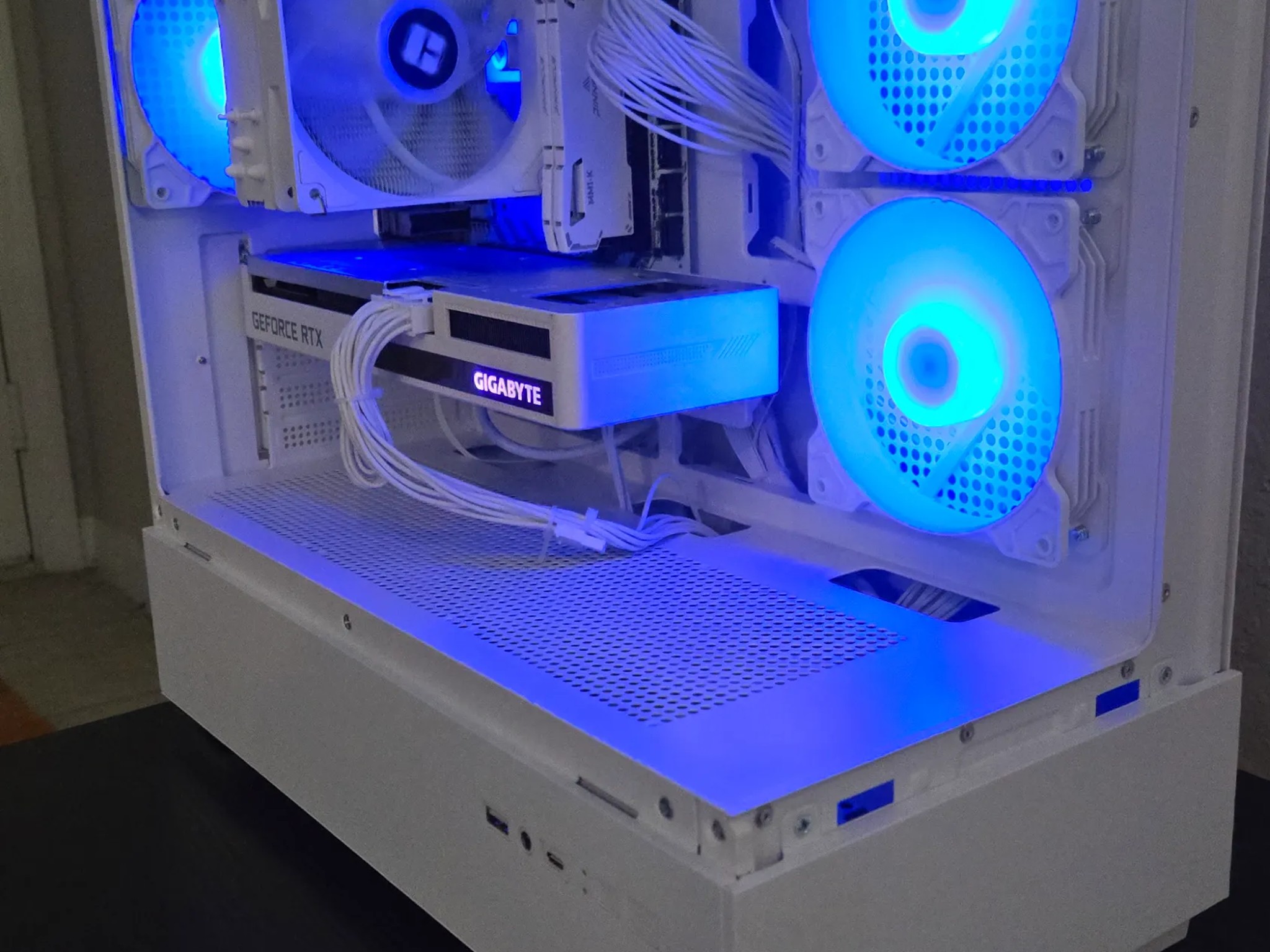 ❄️ SNOW WHITE ❄️ / RTX 3060TI / RYZEN 7 3700X / 32GB DDR4 / 1TB SSD