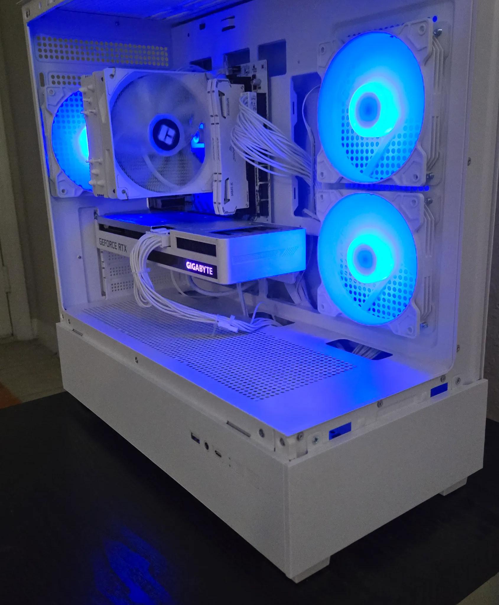 ❄️ SNOW WHITE ❄️ / RTX 3060TI / RYZEN 7 3700X / 32GB DDR4 / 1TB SSD