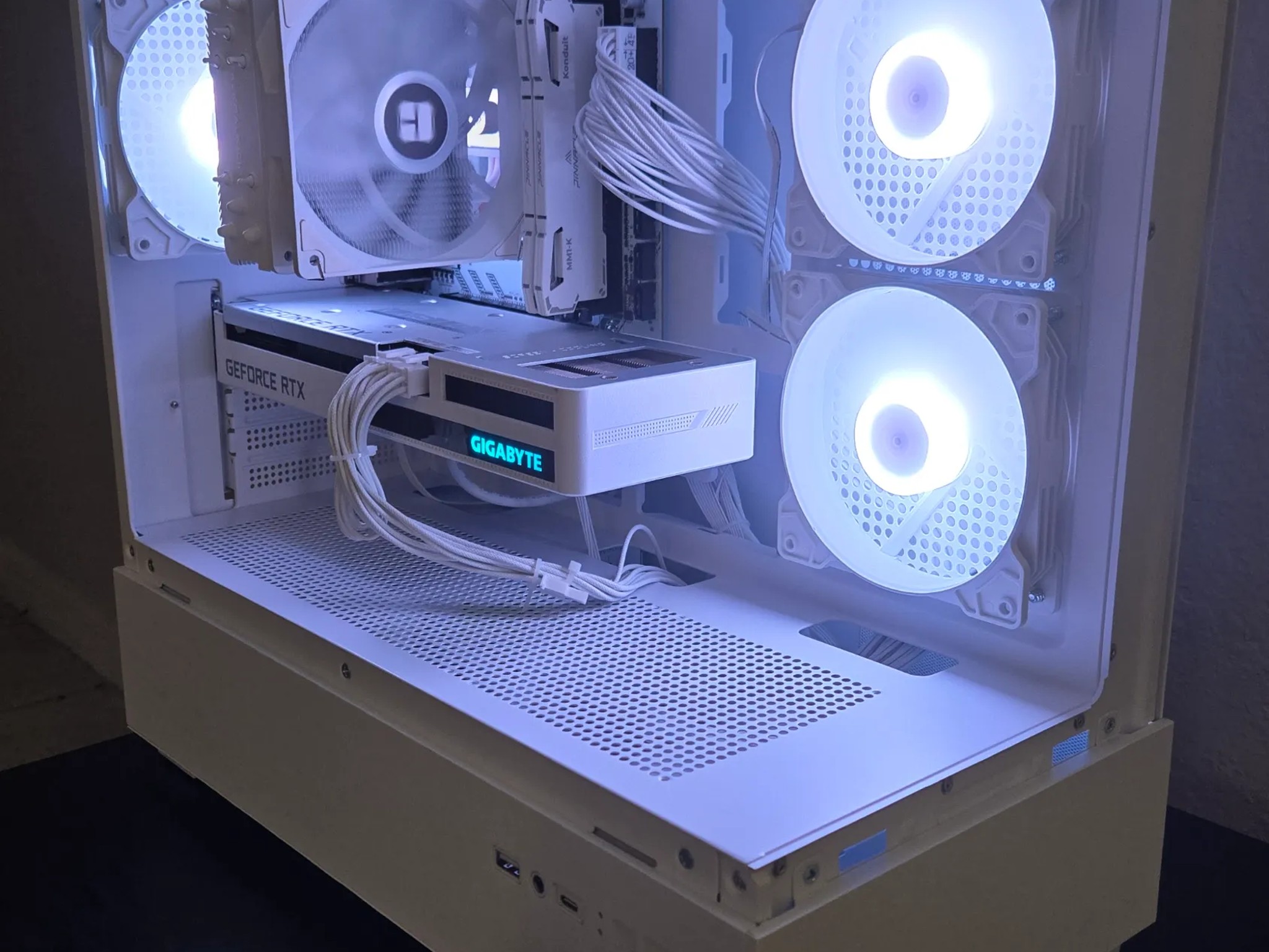 ❄️ SNOW WHITE ❄️ / RTX 3060TI / RYZEN 7 3700X / 32GB DDR4 / 1TB SSD