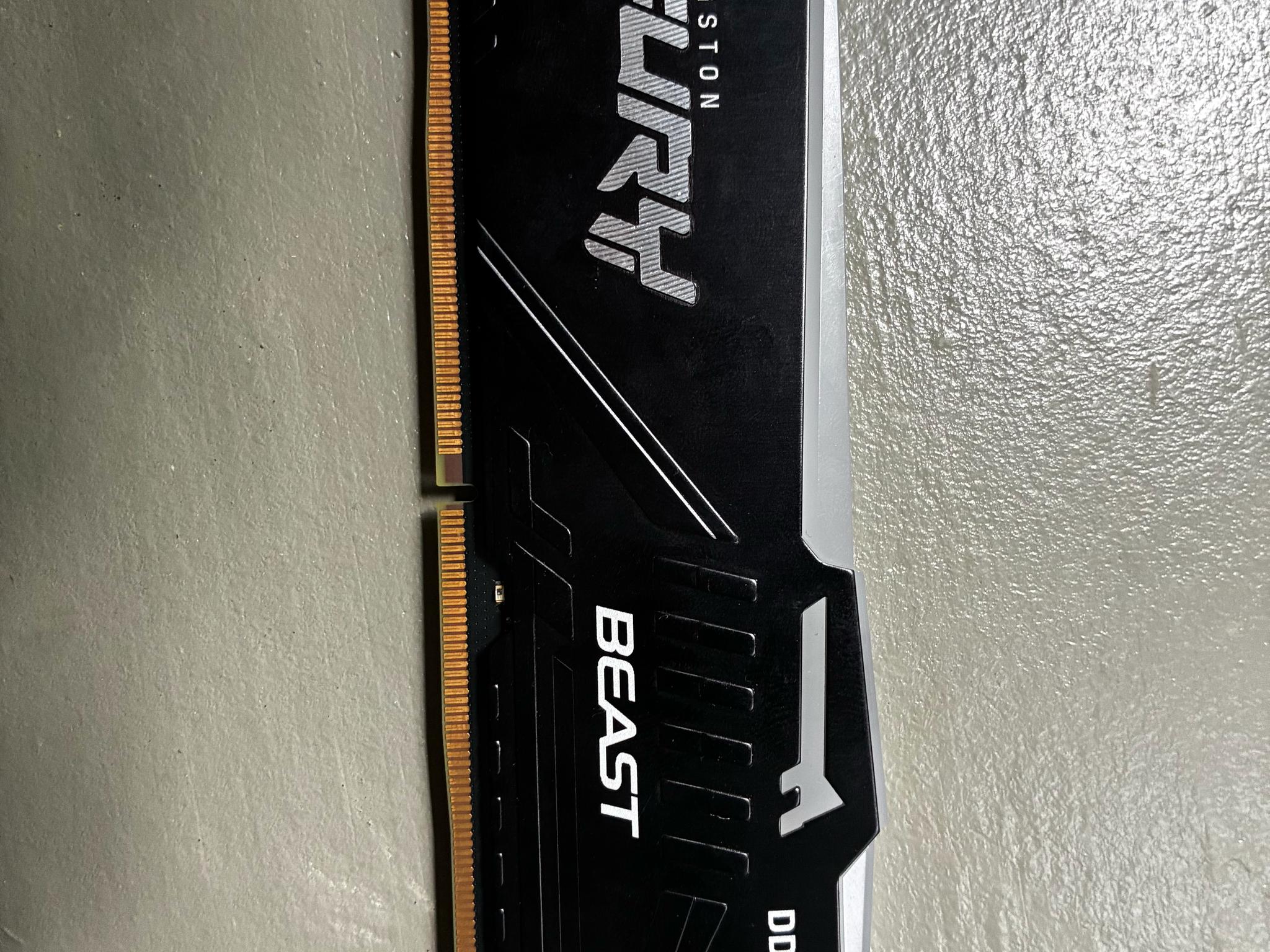 Kingston FURY Beast RGB DDR5 16GB DDR5-5600 (1x16GB) - Image 1
