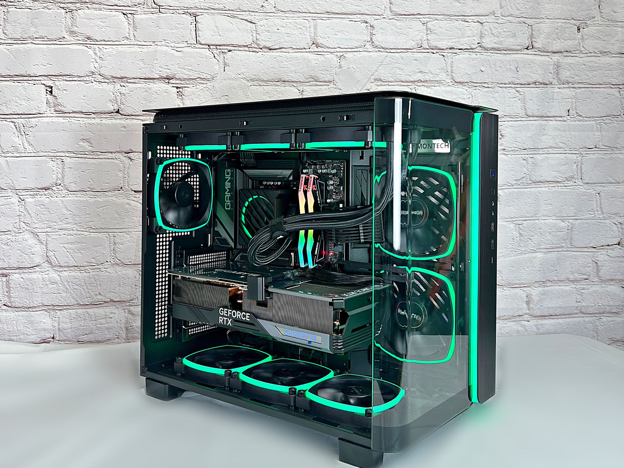 Pro Gamer - Ryzen 7 7800X3D RTX 4090 Gaming OC 32GB DDR5 2TB M.2 Gaming PC