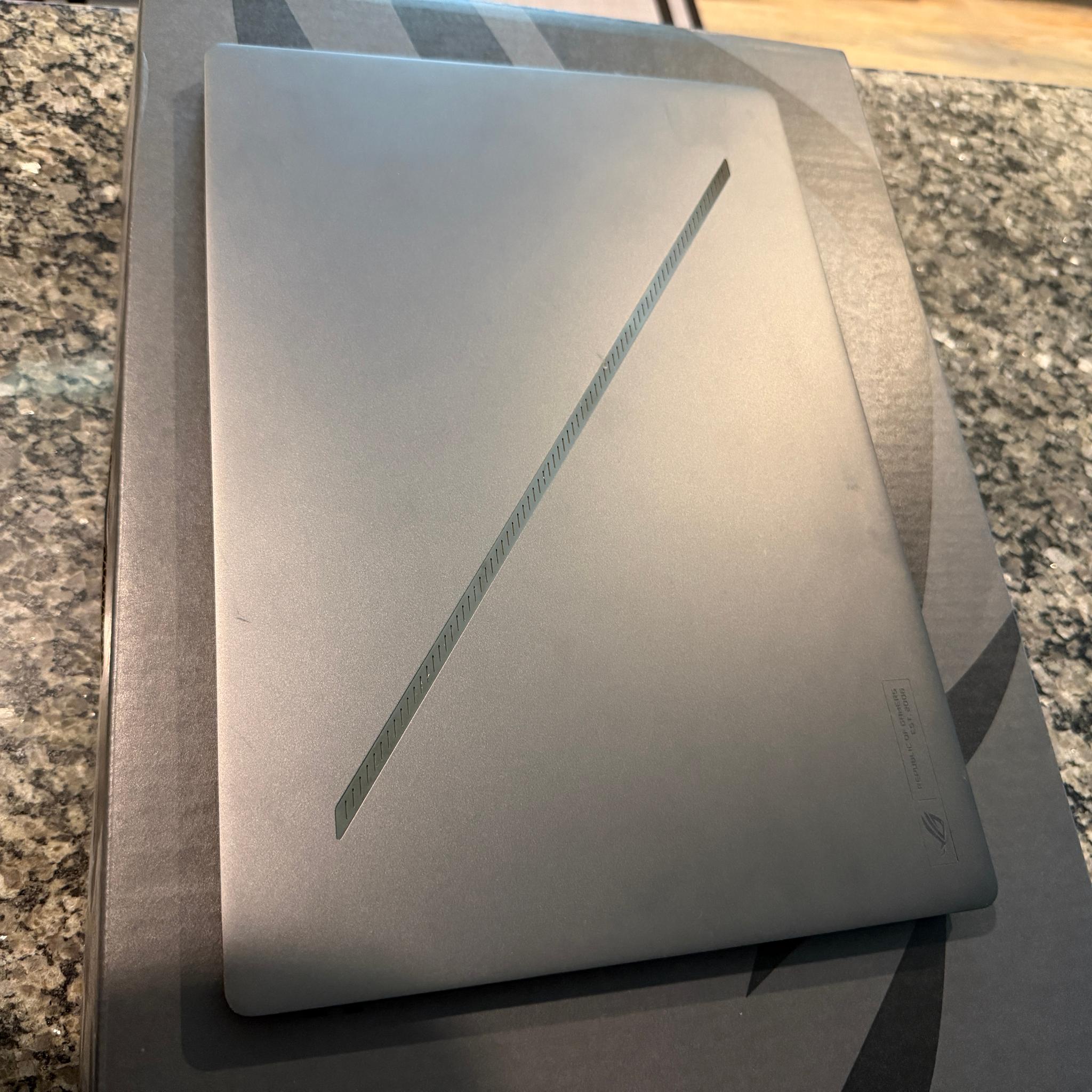 ASUS ROG Zephyrus G16 GU605MI