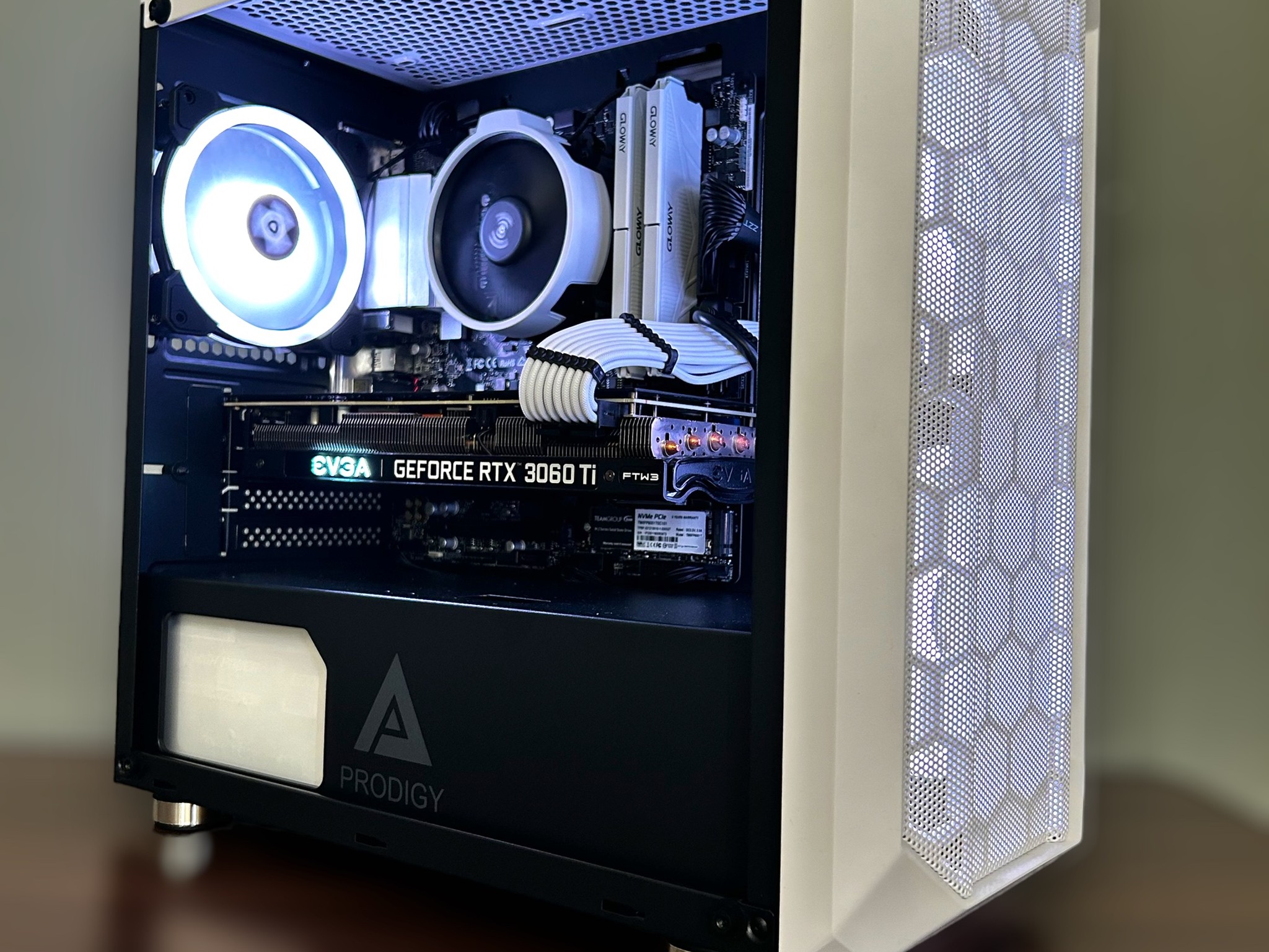 EVGA RTX 3060 Ti | Ryzen 5 5600 | 16GB Gloway 3200Mhz | 1TB NVME