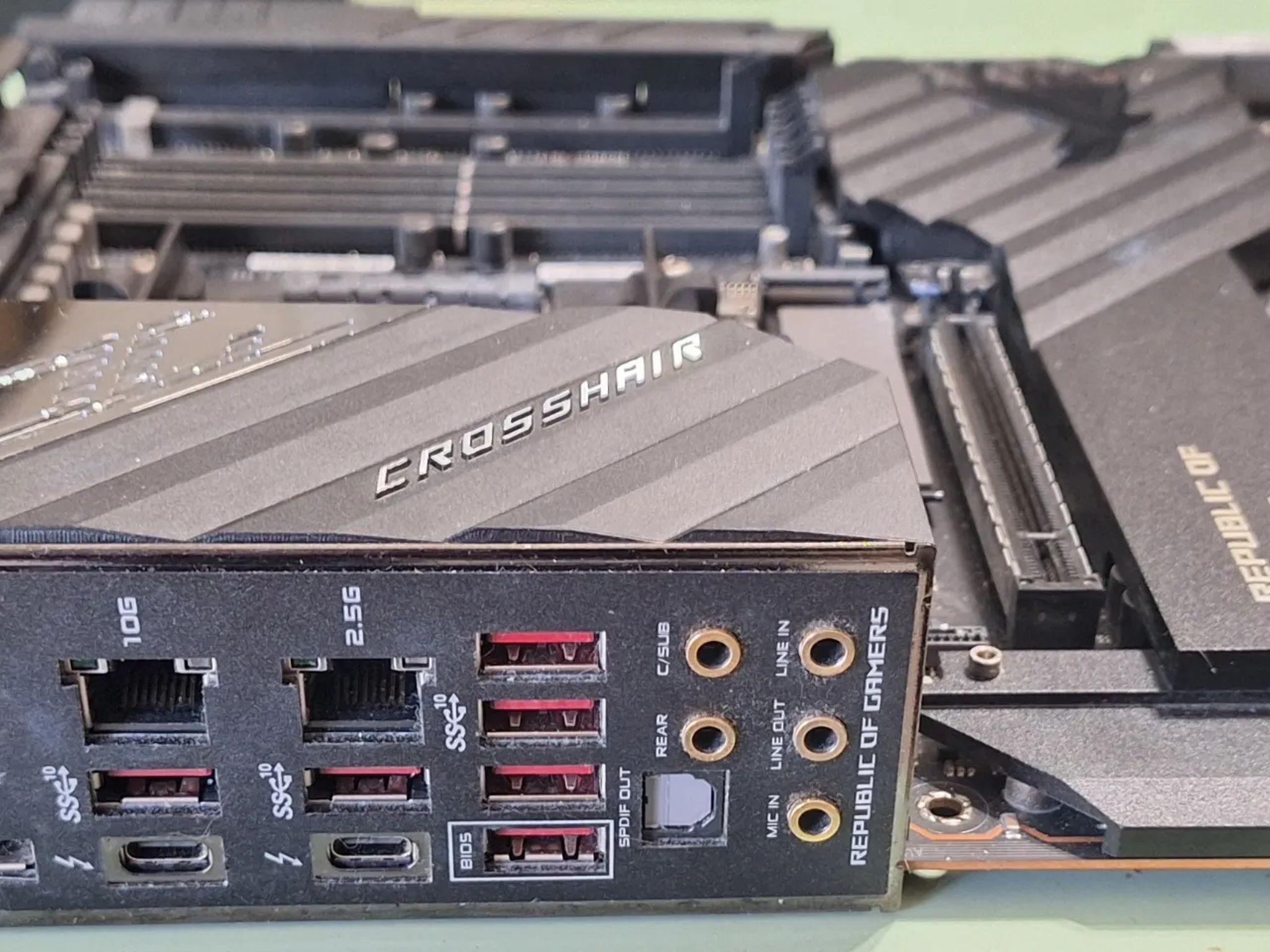 CROSSHAIR VIII EXTREME AM4 X570 Motherboard with 32gigs DDR4 Ram
