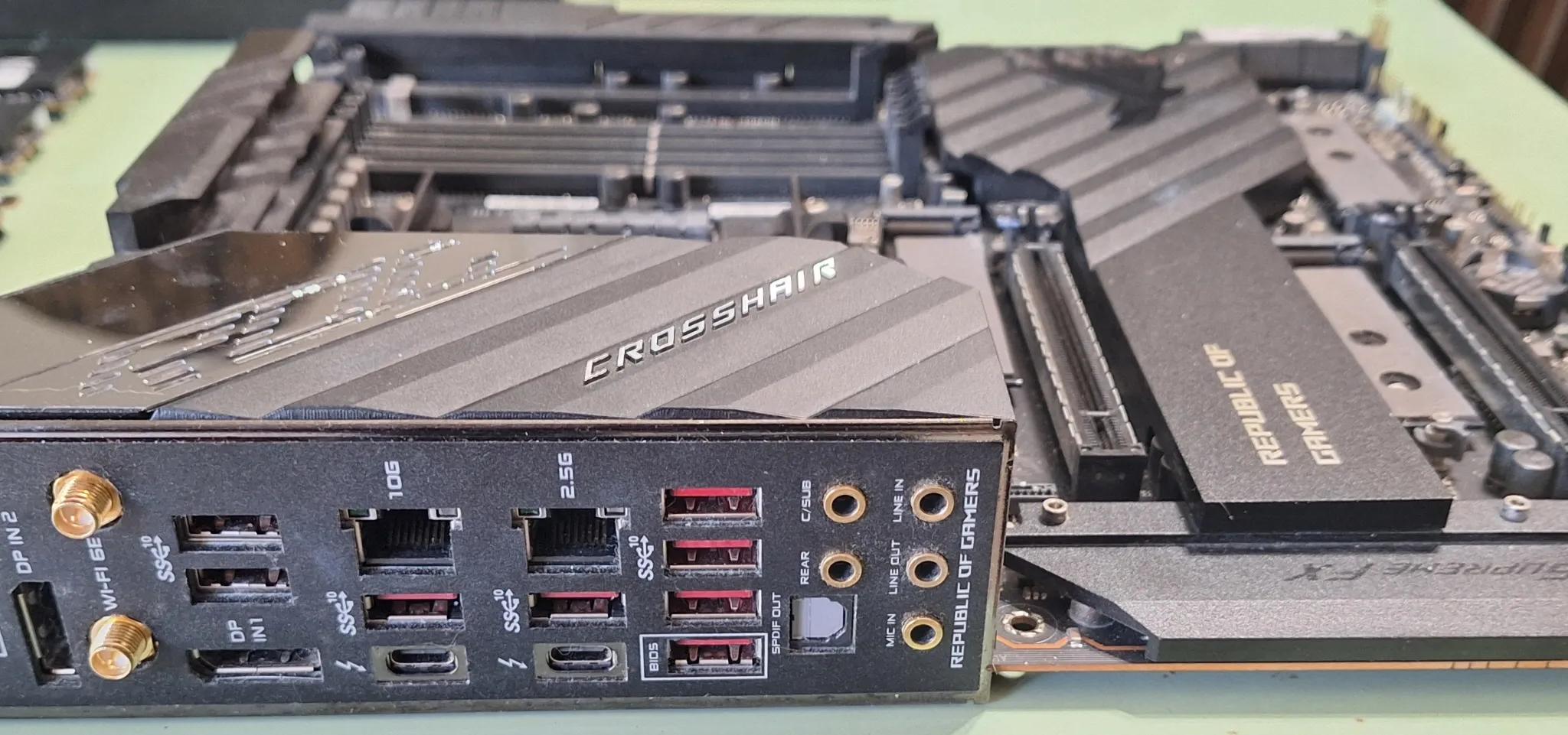 CROSSHAIR VIII EXTREME AM4 X570 Motherboard with 32gigs DDR4 Ram