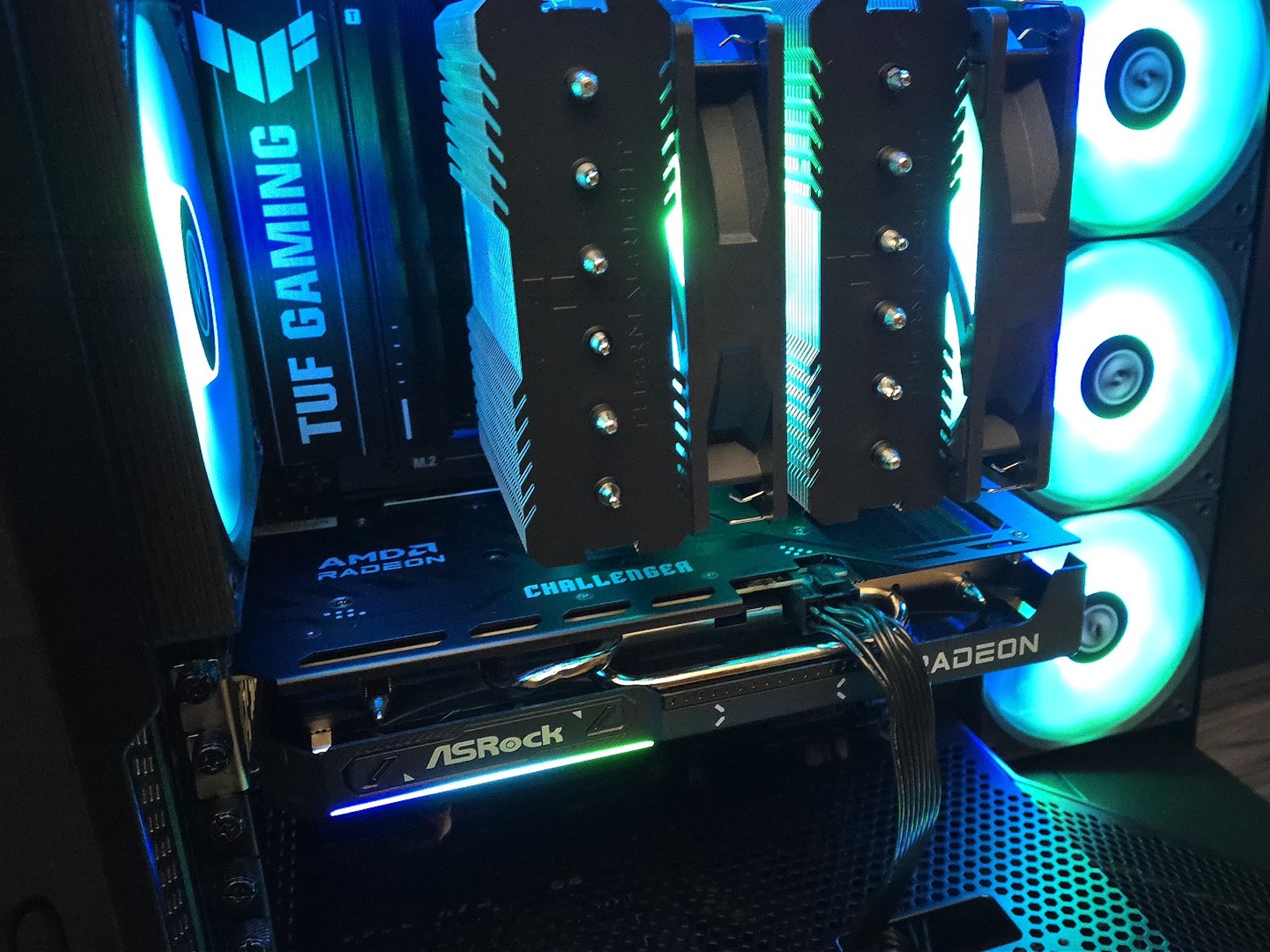 Ryzen 7 7800X3D - RX 9060 XT 16GB - 32GB DDR5 6000 -1TB Gen4 NVMe - Wi-Fi + LAN