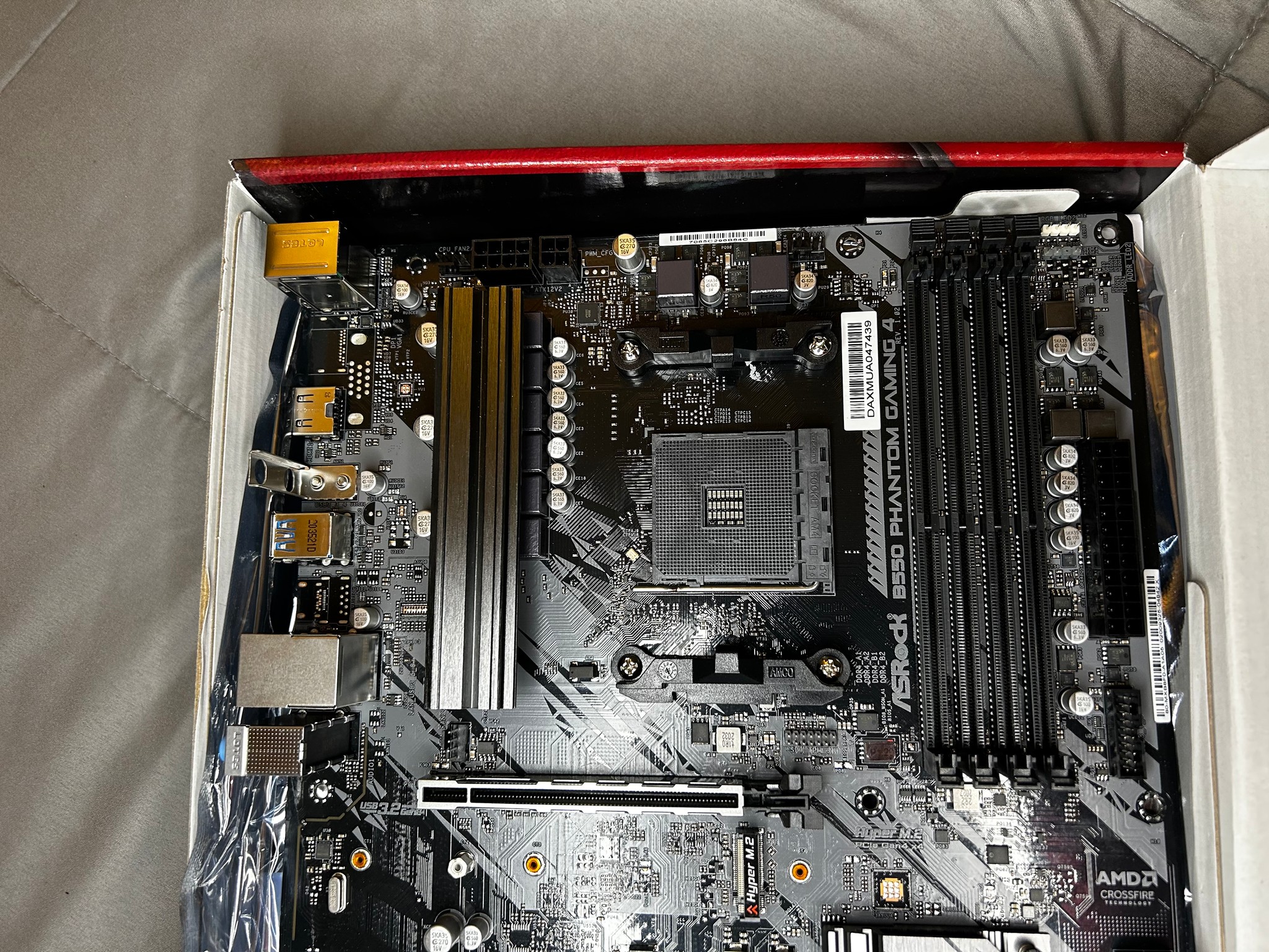 ASRock B550 Phantom Gaming 4 Supports AMD AM4 Socket Ryzen