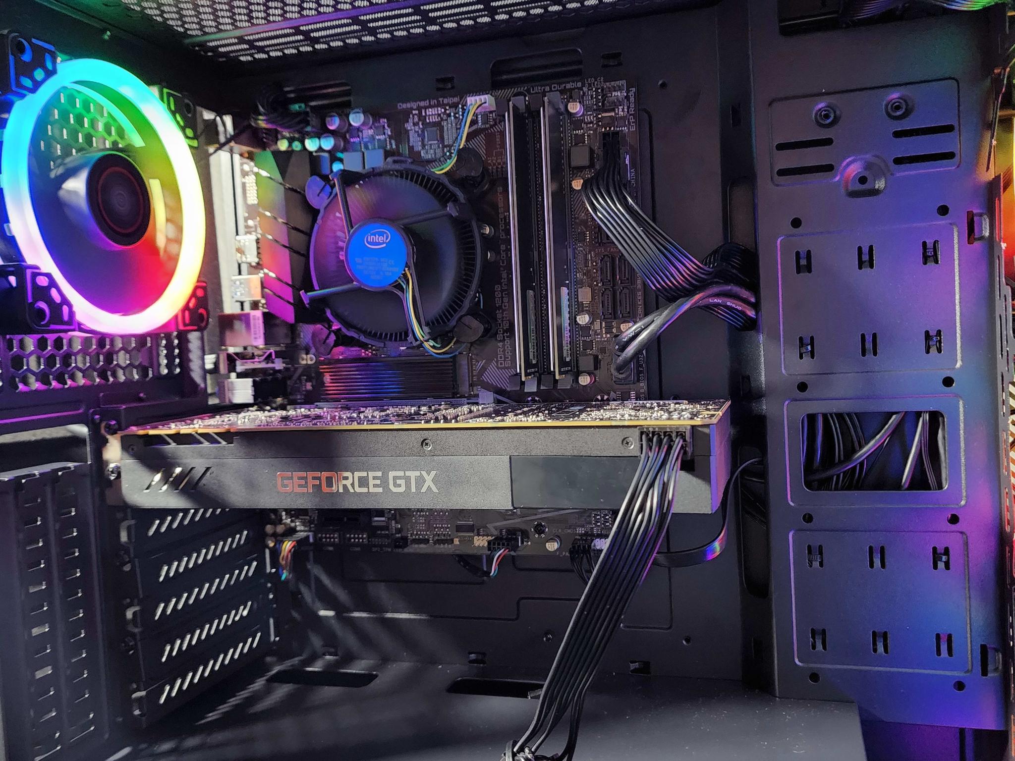 DarkLight - i3 10100F GTX 1070 250GB SSD