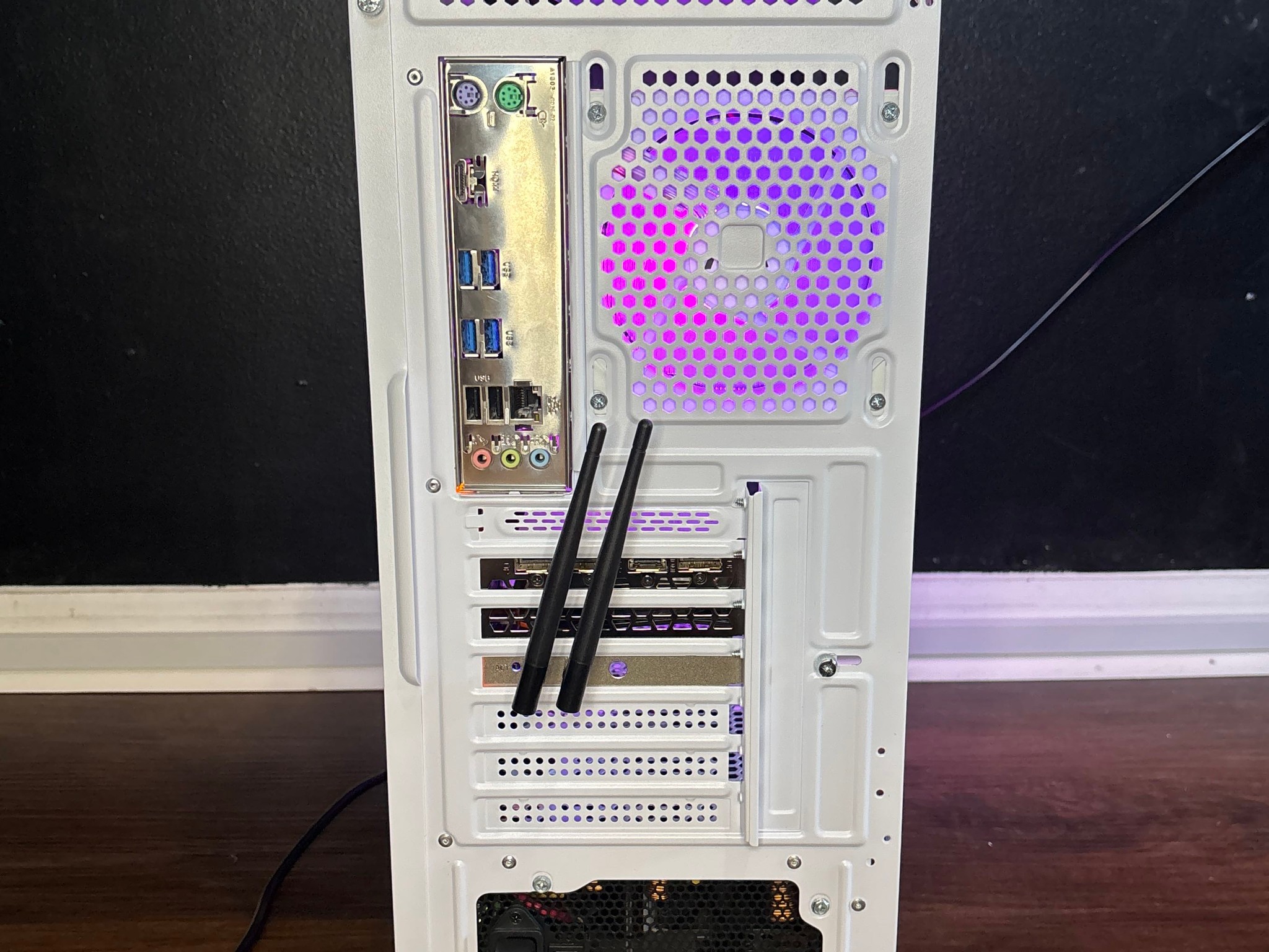 White Gaming PC (GTX 1660 Super 6GB + Intel Core I5-8500 + 16GB DDR4 + SSD)