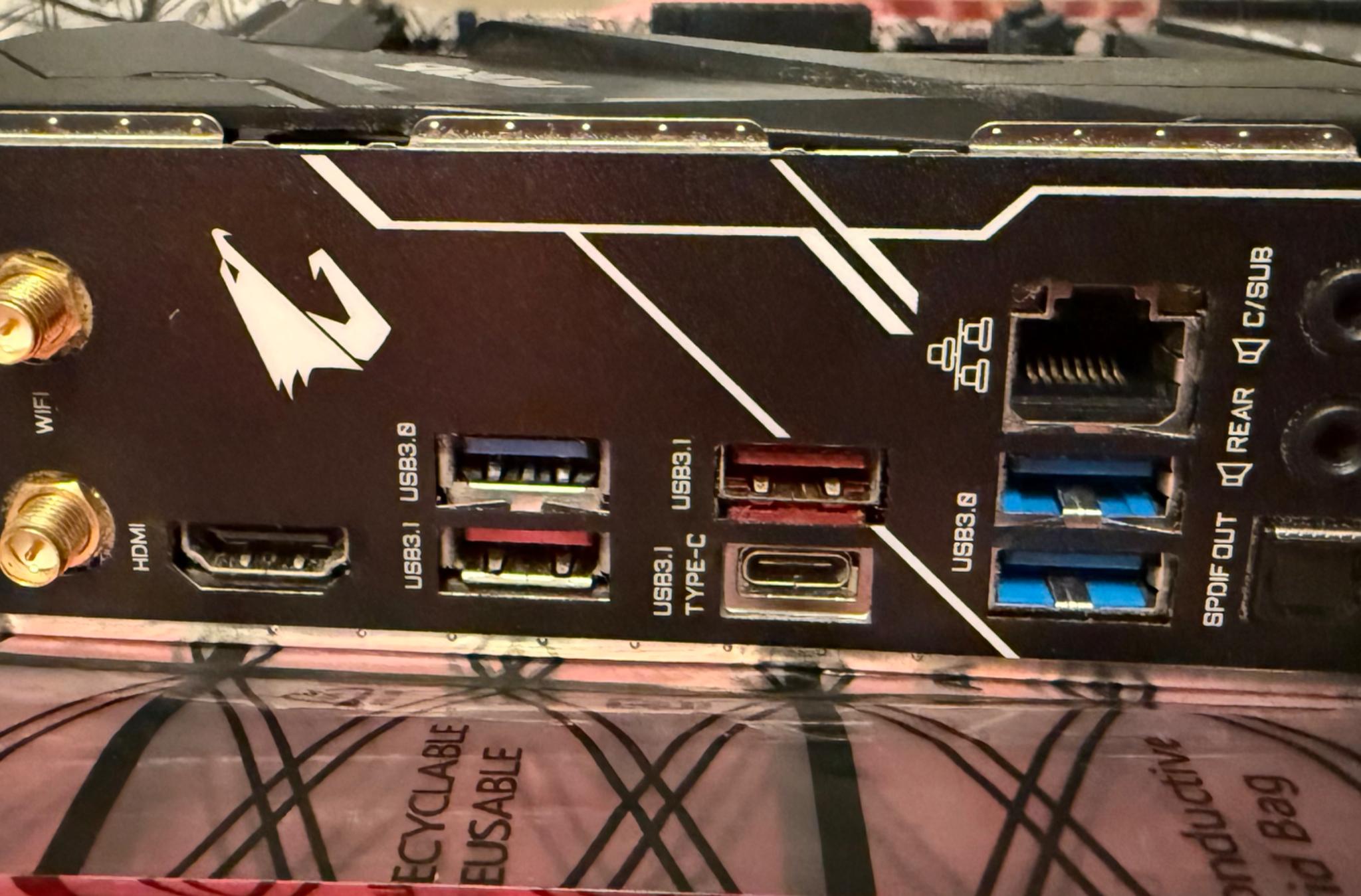 Gigabyte Z390 AORUS PRO WiFi + i5 9600k [Motherboard + CPU Combo]