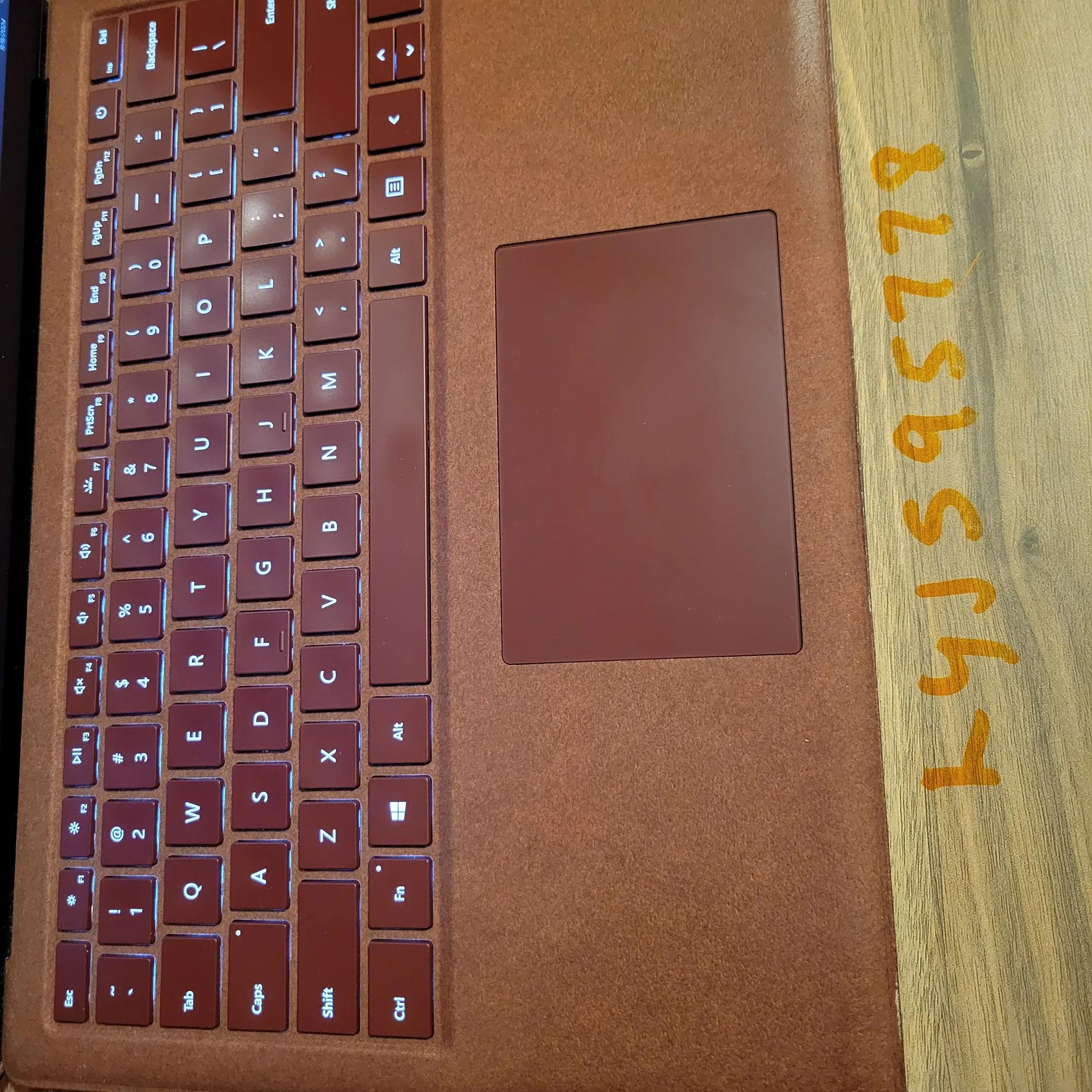 Microsoft Surface Laptop 2 - intel i7 - 256gb ssd - 13.5" 2k Touch Screen