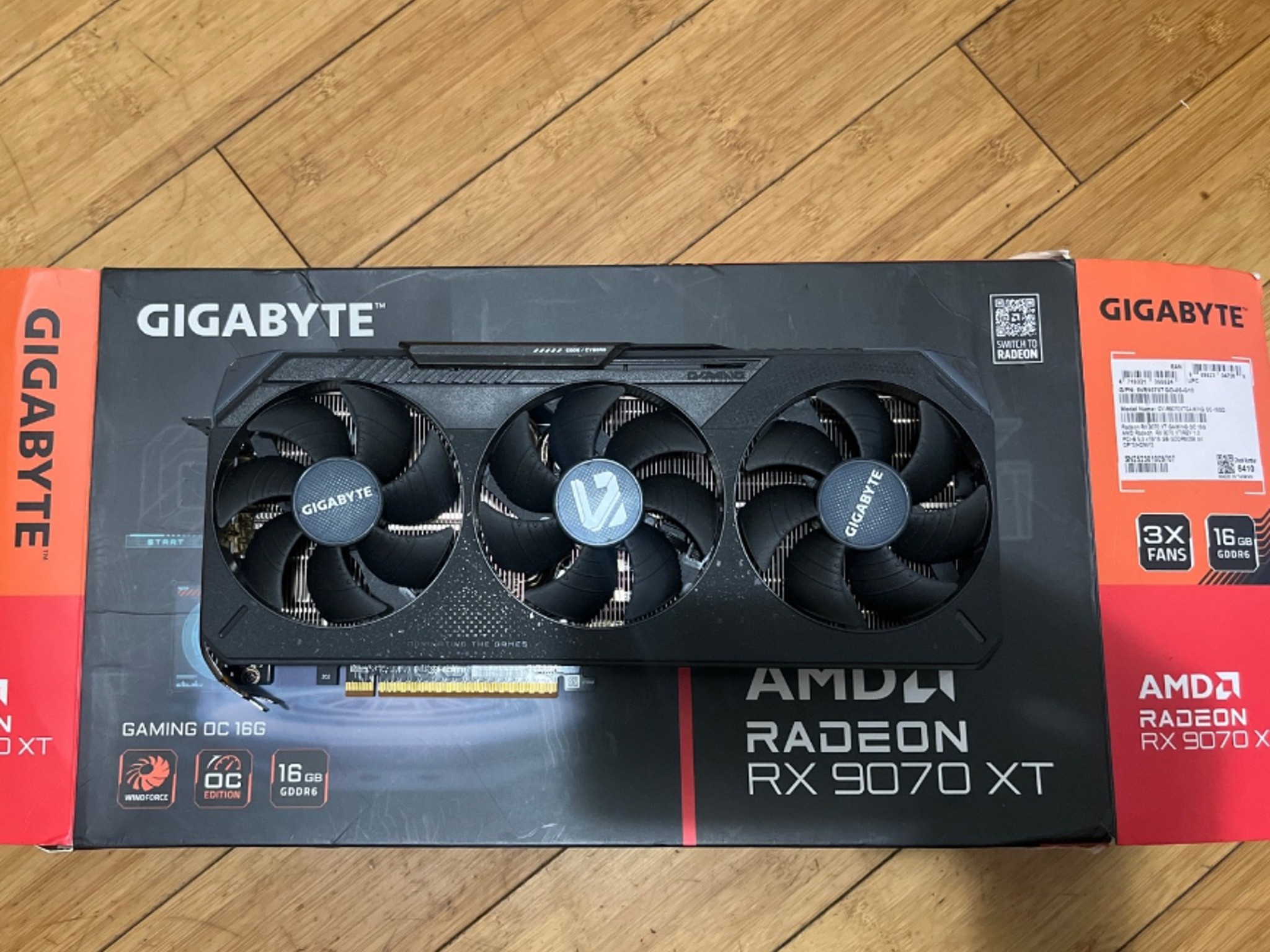 GIGABYTE RX 9070 XT GAMING OC 16G