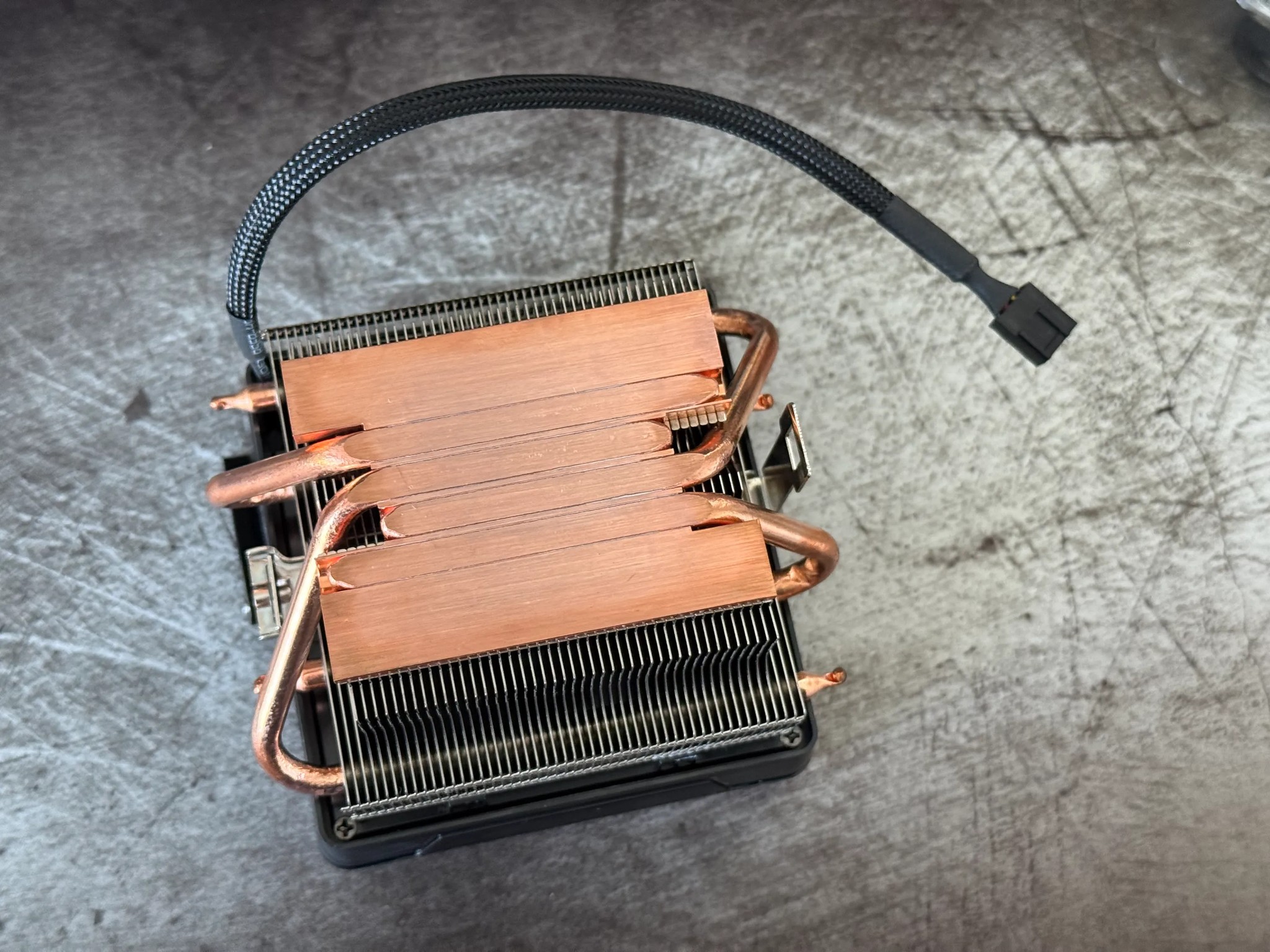 AMD Ryzen 7 2700X CPU 8-core 16-thread AM4 socket with Wraith Prism cooler