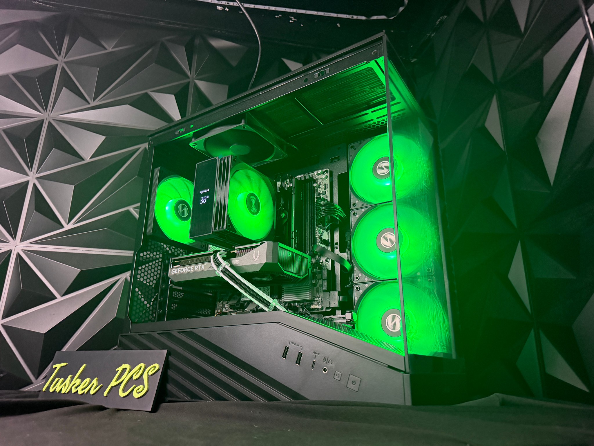 🚀🎮 THE STARTER CARTER 🎮🚀 Ryzen 5 8400F| RTX 5060Ti| 16 GB DDR5| 1.25 TB NVMe| 650W Gold PSU