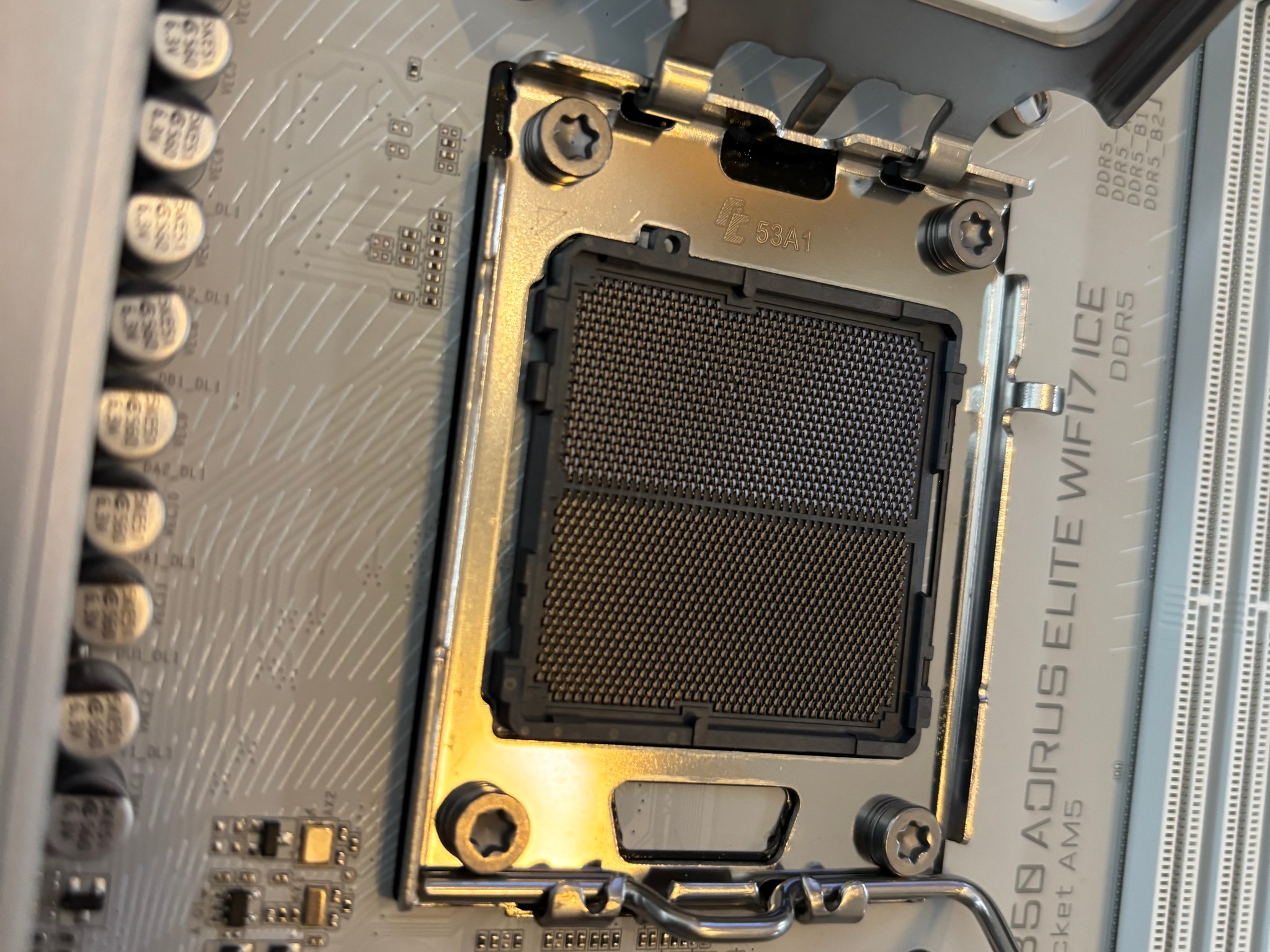 GIGABYTE B850 AORUS ELITE WIFI7 ICE
