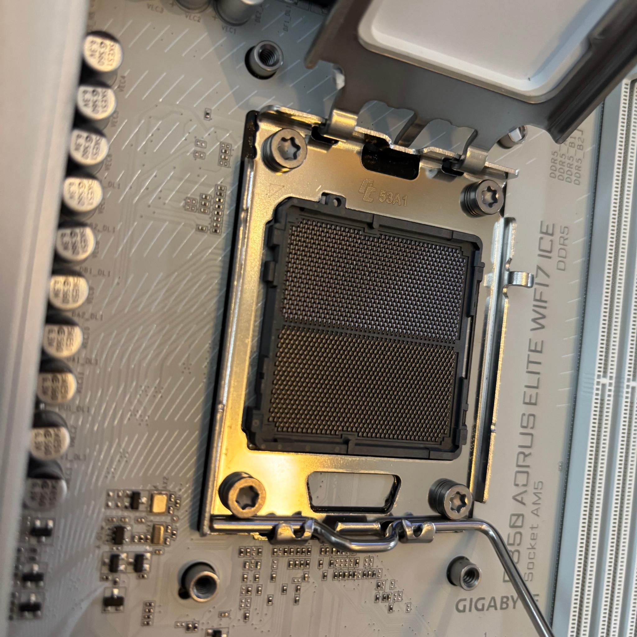 GIGABYTE B850 AORUS ELITE WIFI7 ICE